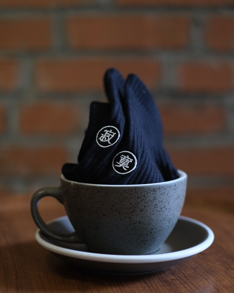 【OOO x FUMBLE】Good To Be Lonely Socks｜Black/White｜Crossover Series