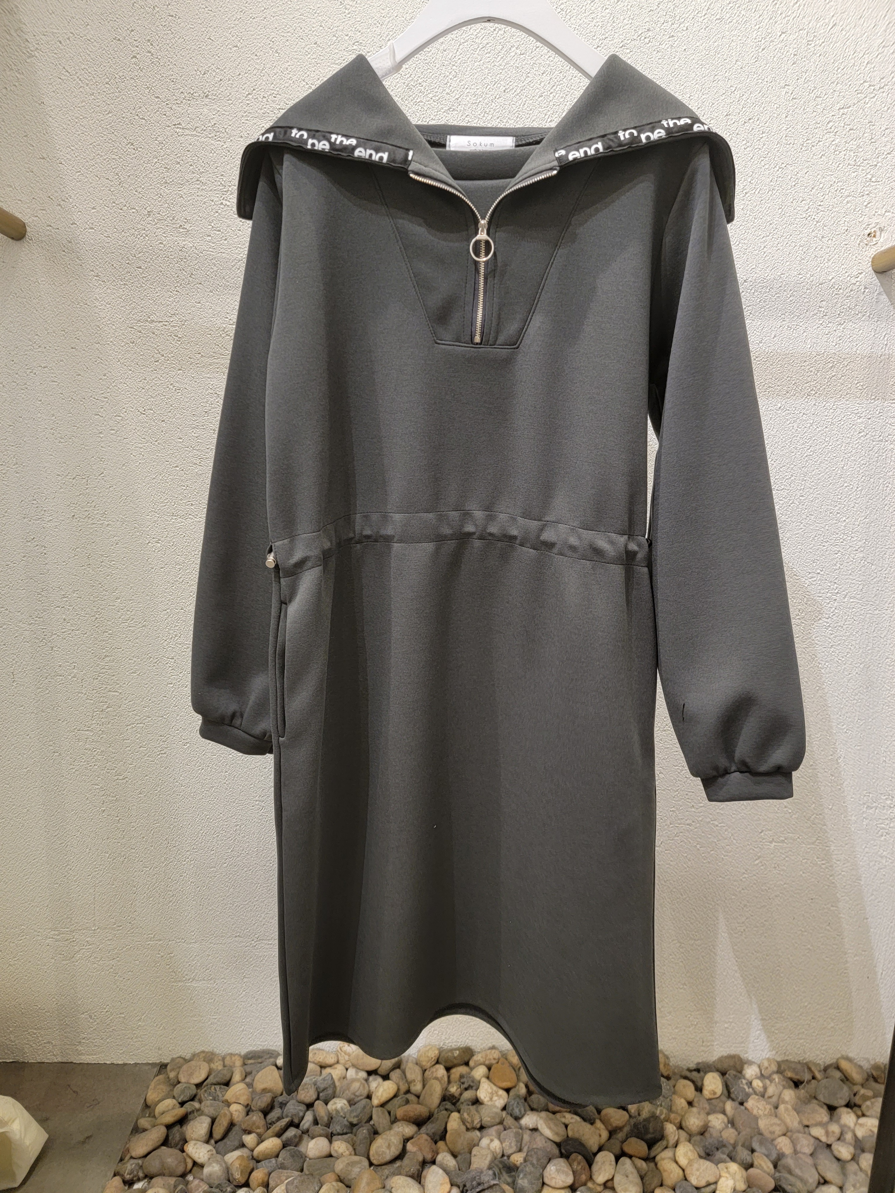 反領款連身裙（01/12）