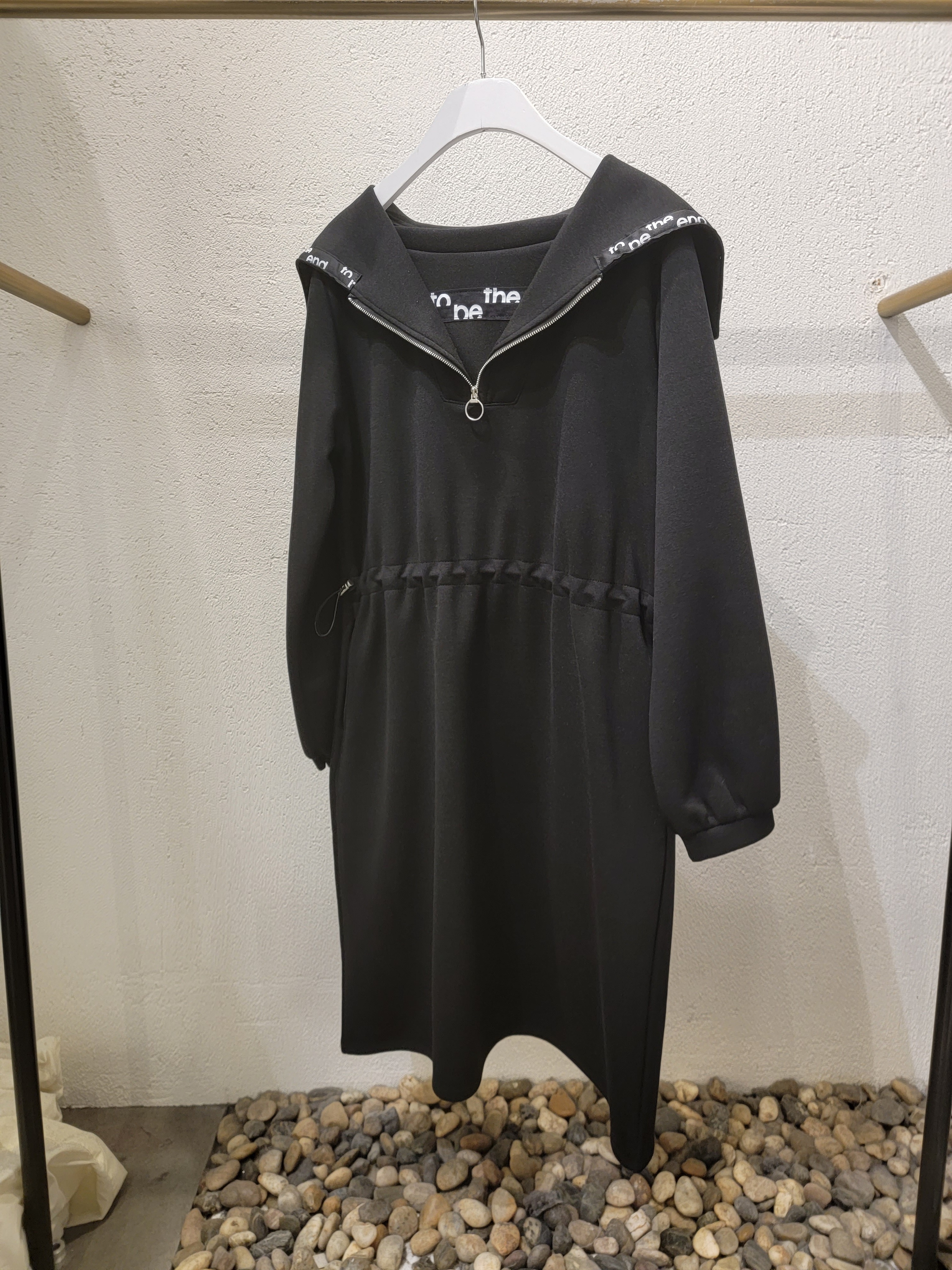 反領款連身裙（01/12）