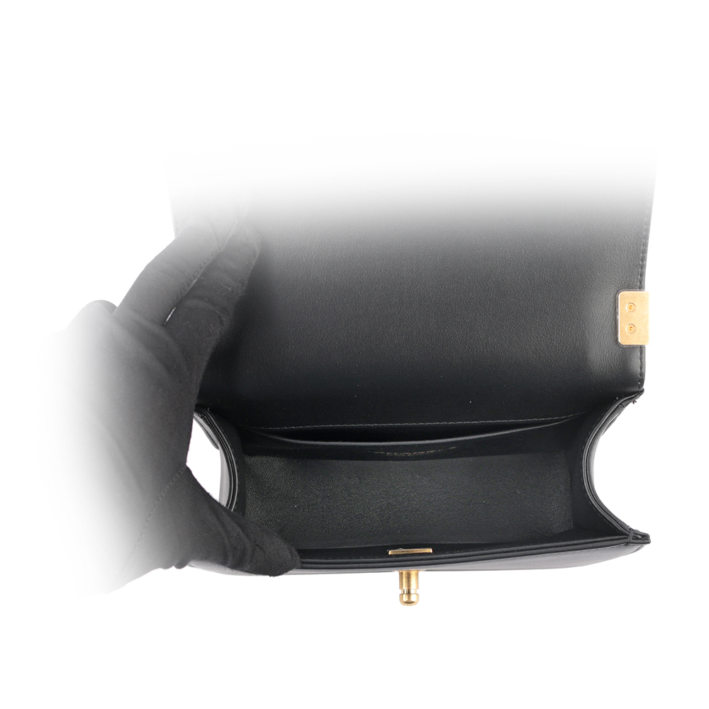 【CHANEL】經典金釦小牛皮 Boy Chanel 20cm (黑色)