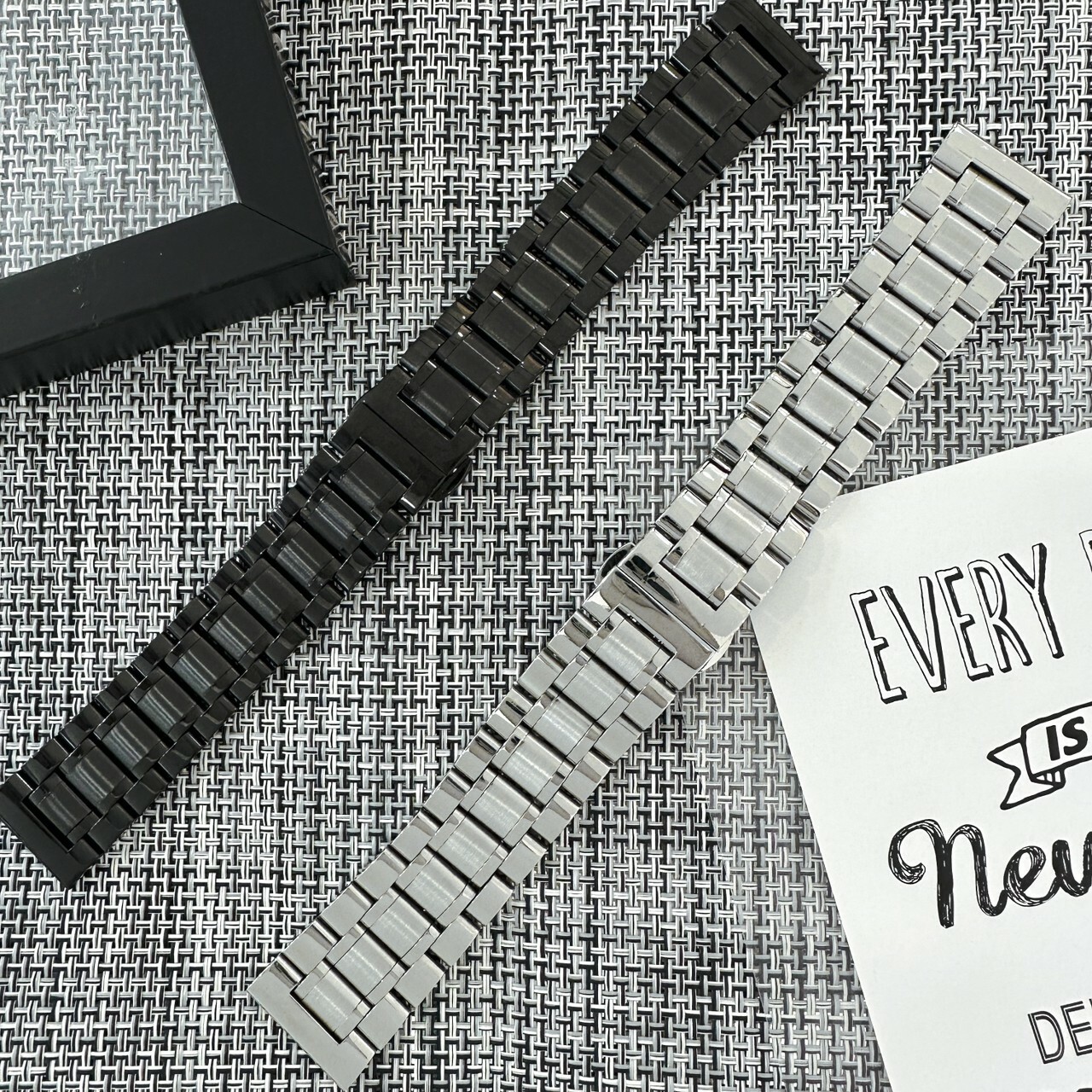 【鐵帶】實心不鏽鋼錶帶 銀色 / 黑色 (18mm~24mm) 現代鐘錶