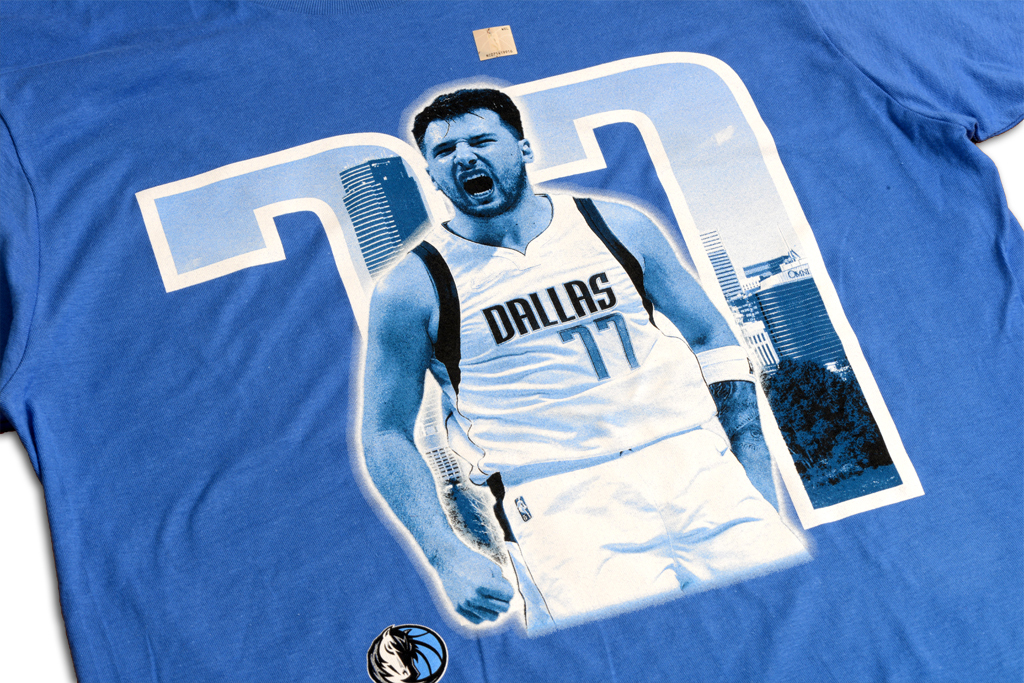 Stadium Essentials 達拉斯獨行俠隊 Luka Doncic Player Skyline T-Shirt