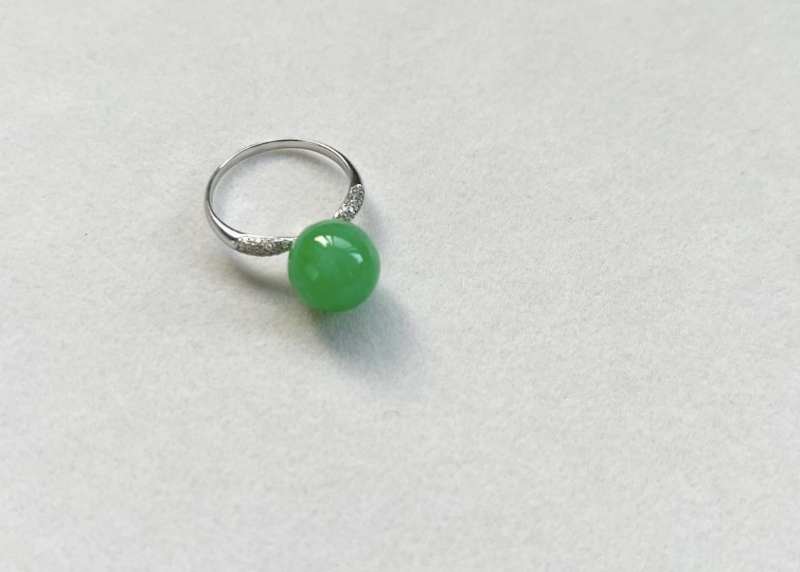 經典圓珠設計陽綠戒指