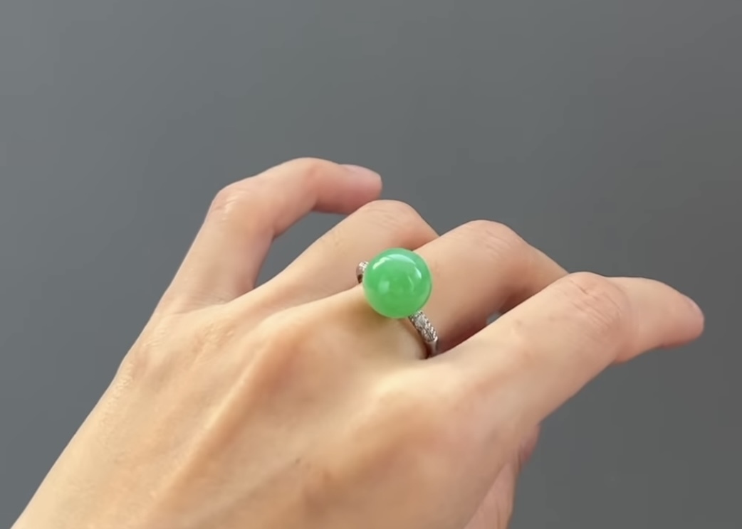 經典圓珠設計陽綠戒指