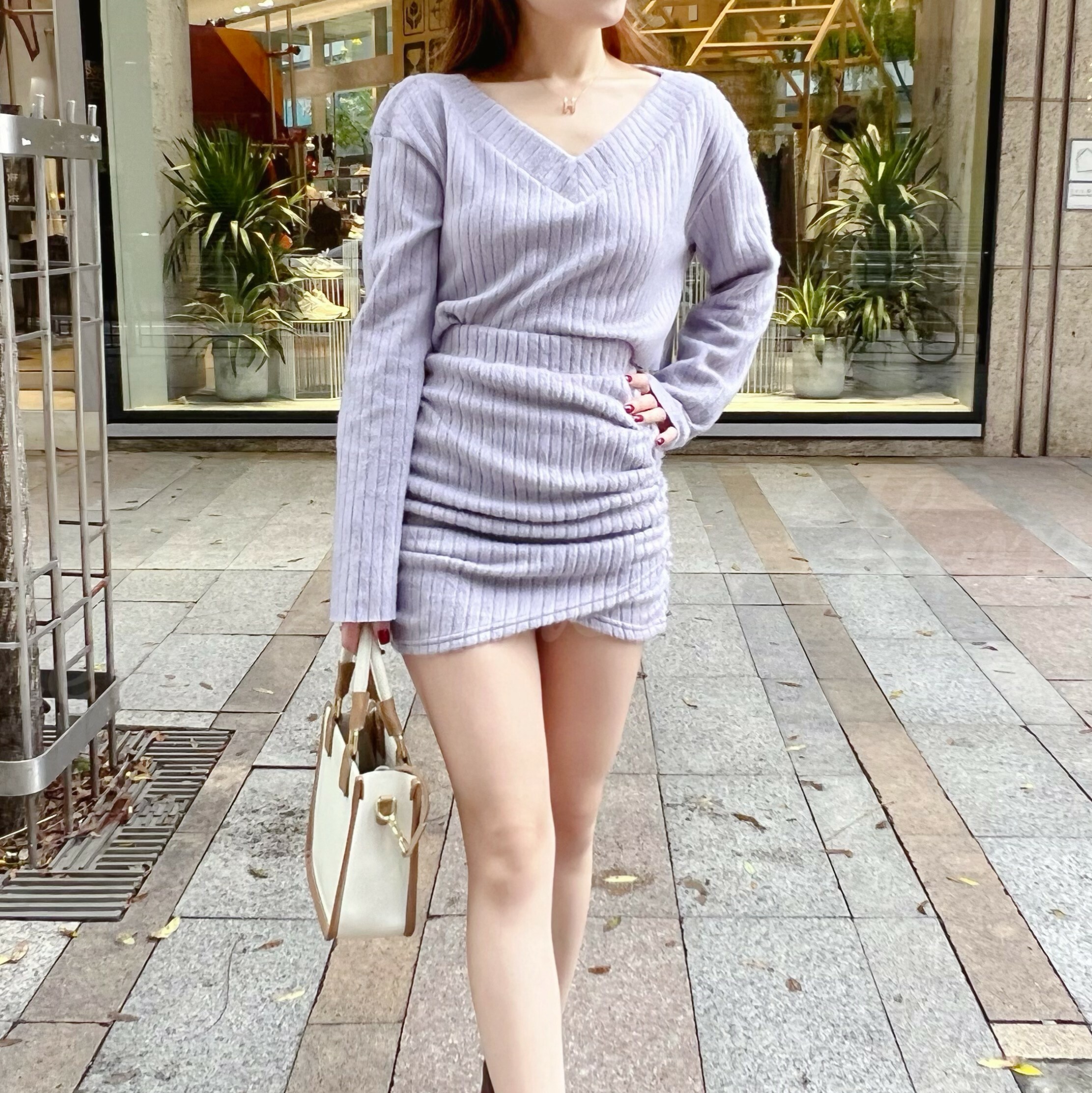 ST22W1223 大V領毛毛直坑紋小開叉豬腸裙套裝