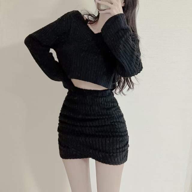ST22W1223 大V領毛毛直坑紋小開叉豬腸裙套裝