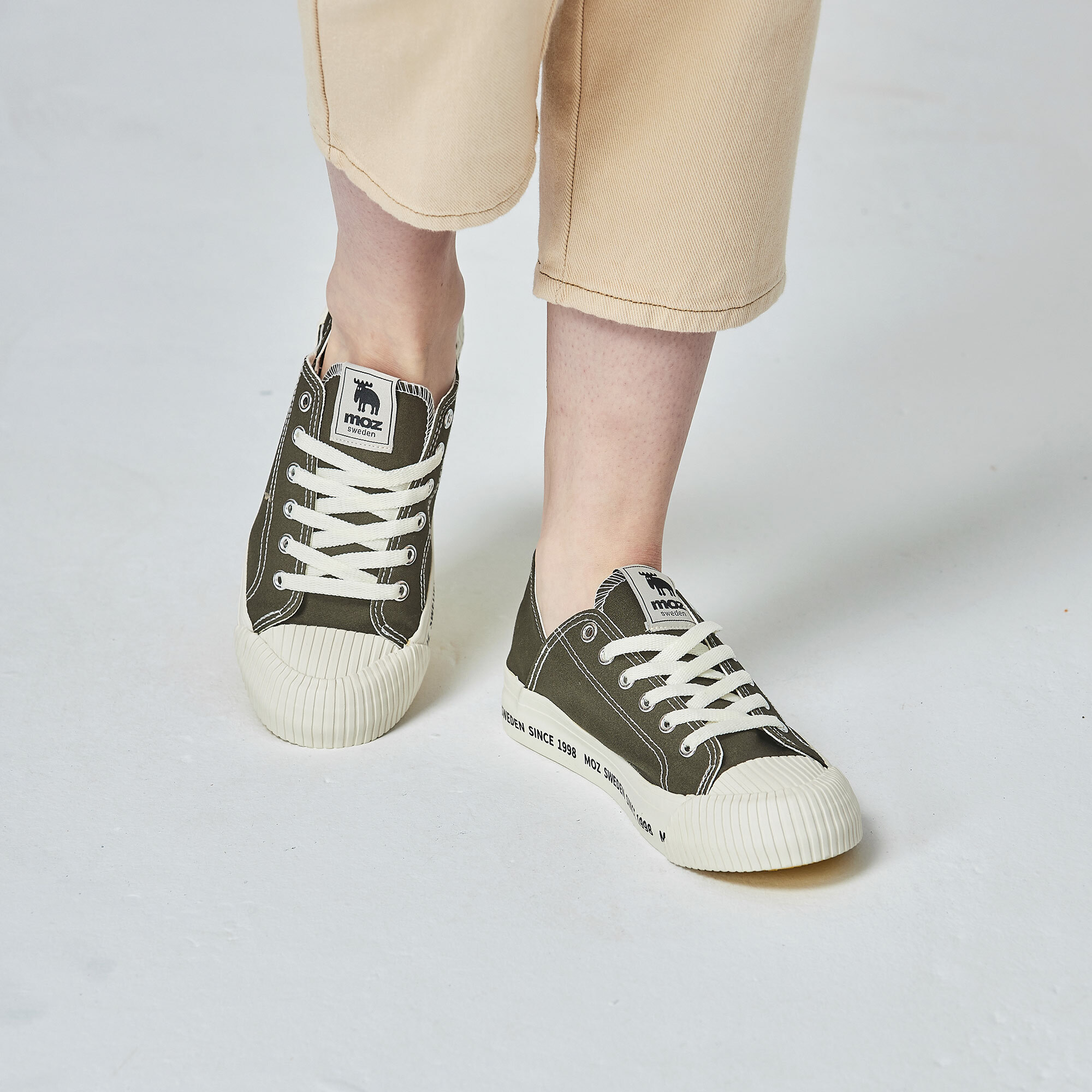 【惜福商品$799】【男女款】moz瑞典 駝鹿兩穿後踩餅乾鞋(水草綠) 字母鞋