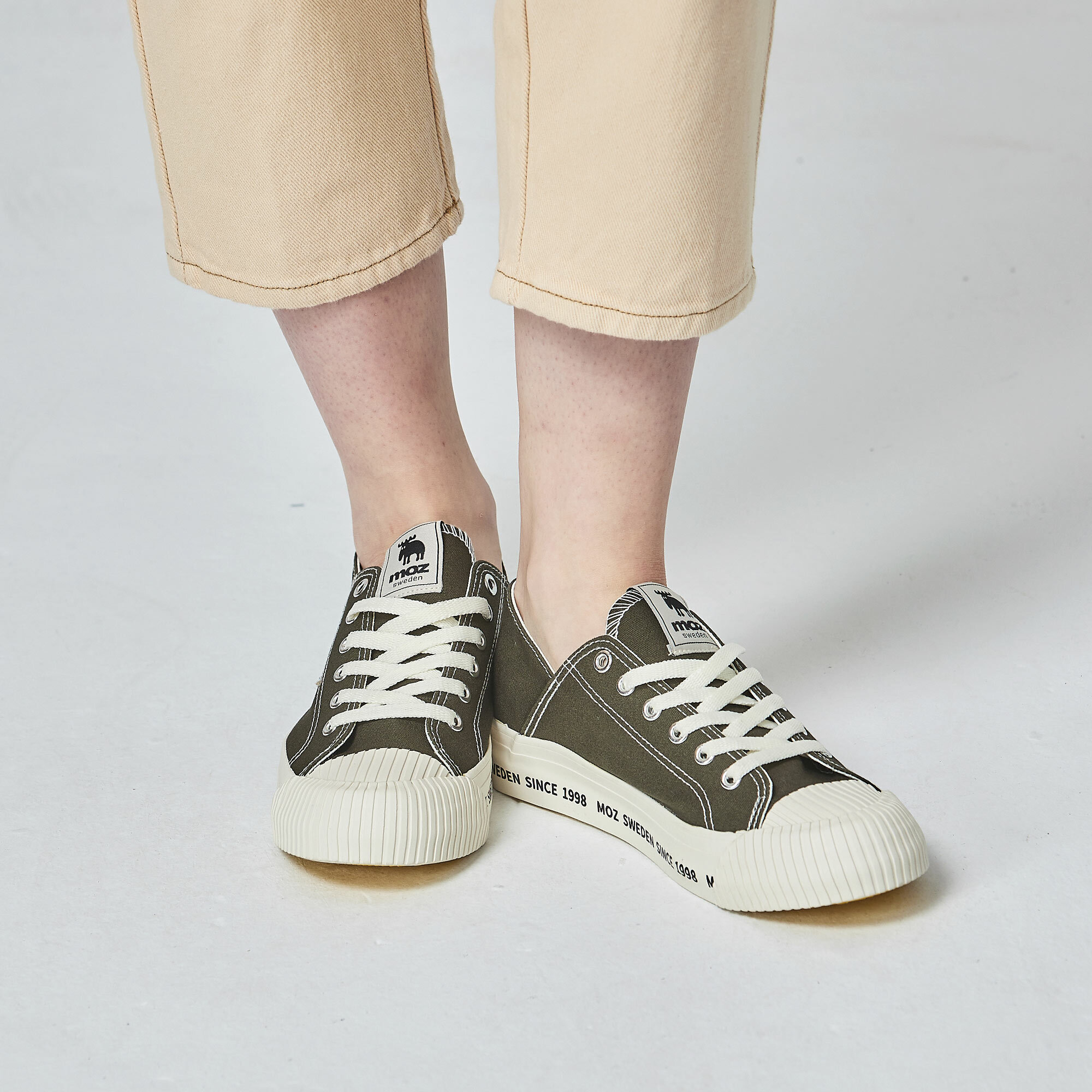 【惜福商品$799】【男女款】moz瑞典 駝鹿兩穿後踩餅乾鞋(水草綠) 字母鞋