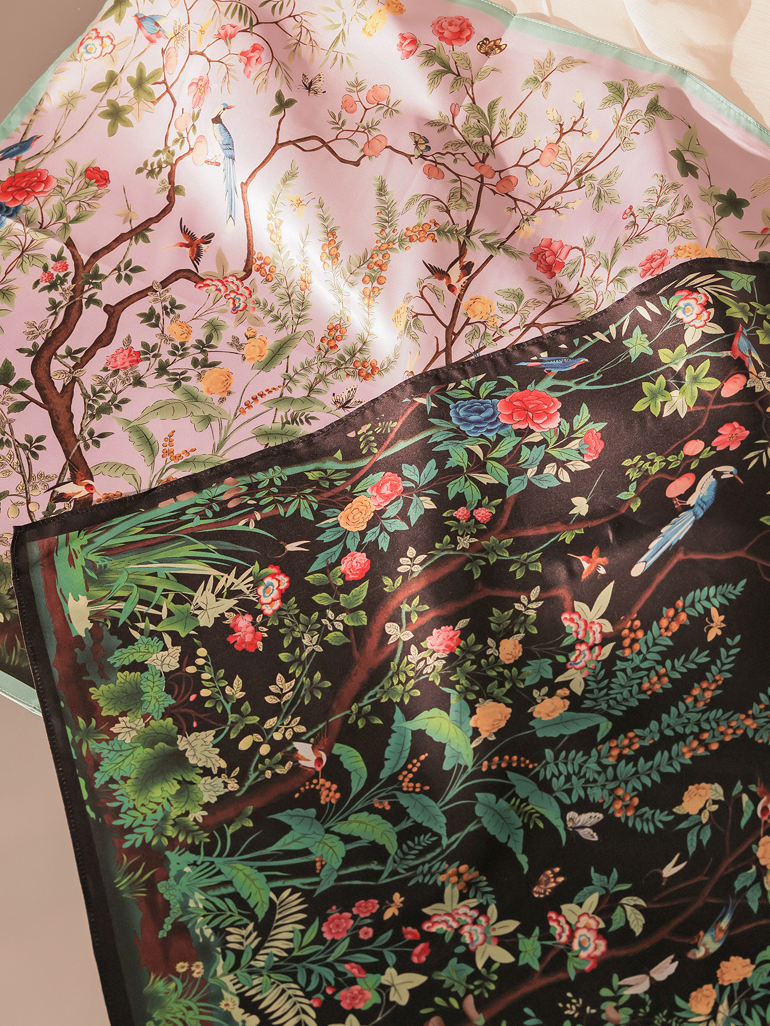 溫室花園。叢林印花花卉領巾(紫)