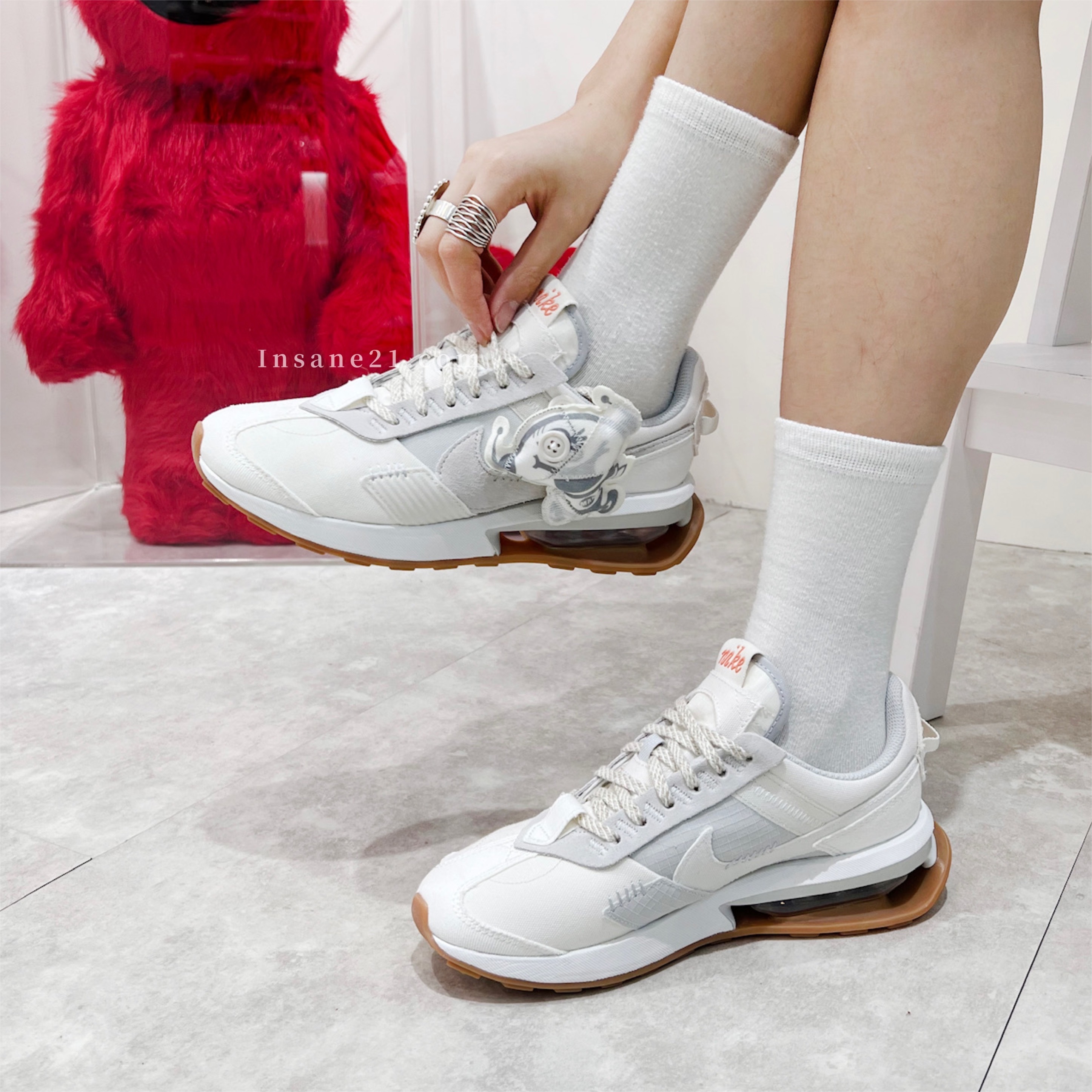 NIKE AIR MAX PRE-DAY 奶杏 灰白 玩偶 巫毒娃娃 女DR1008-011 / 男DR1007-011