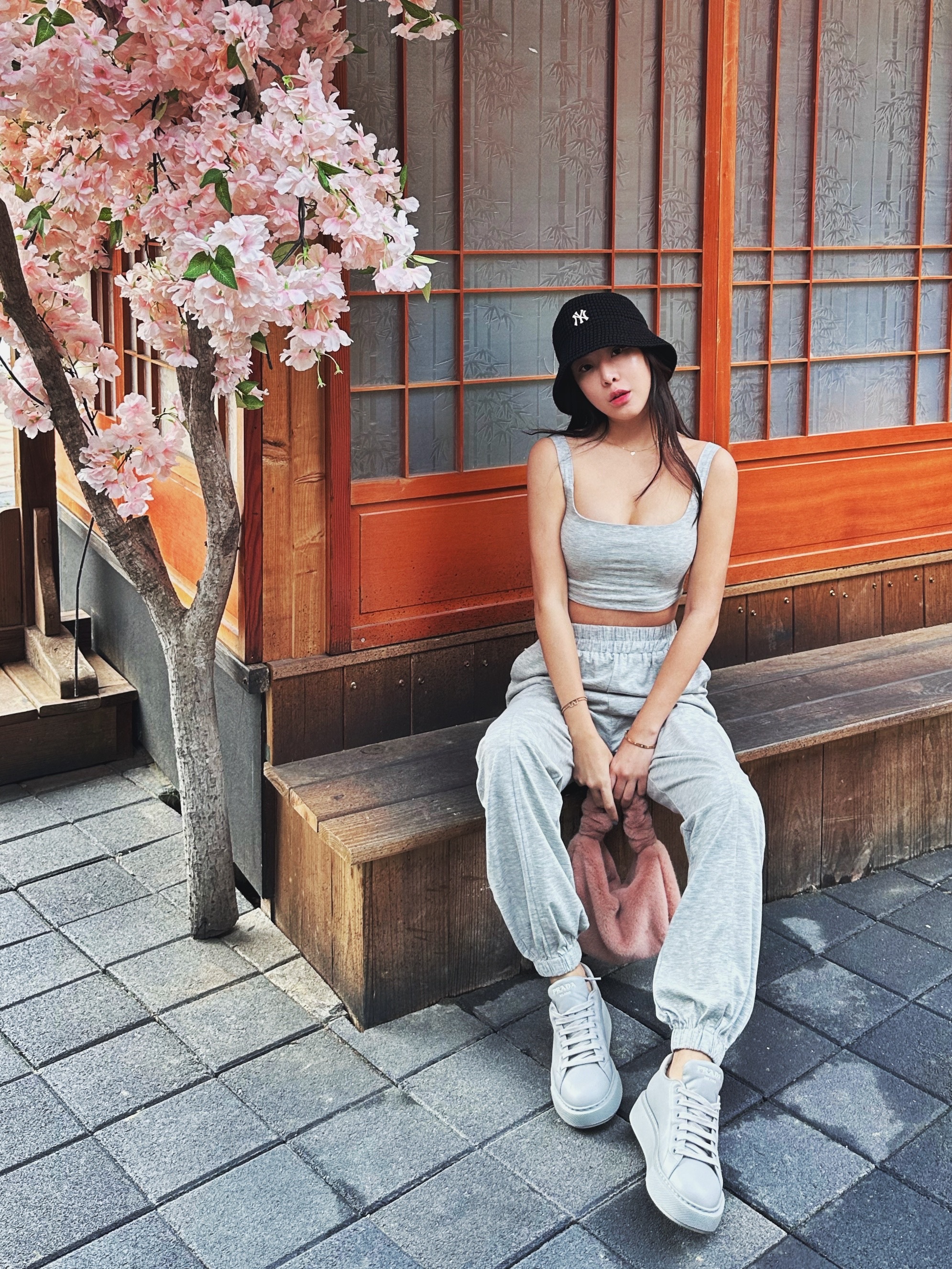 Bouncy 休閒短版背心+縮口長褲套裝