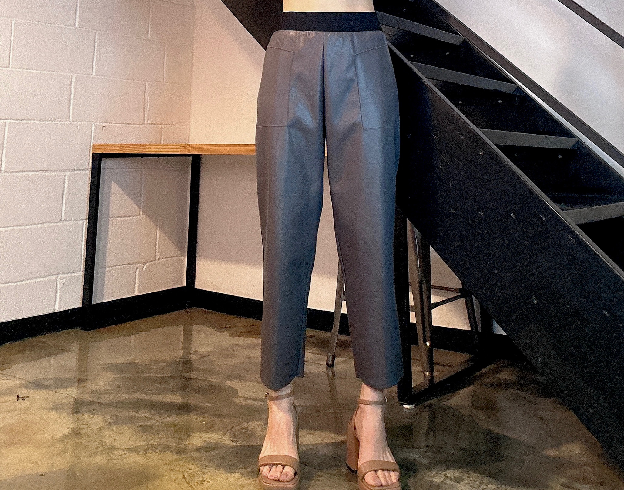 橡筋腰仿皮長褲（現貨款式）