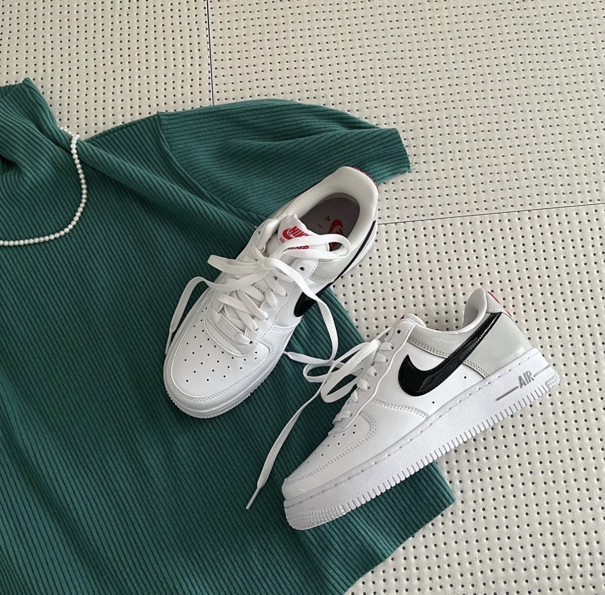 Nike Air Force 1 漆皮黑勾灰屁屁