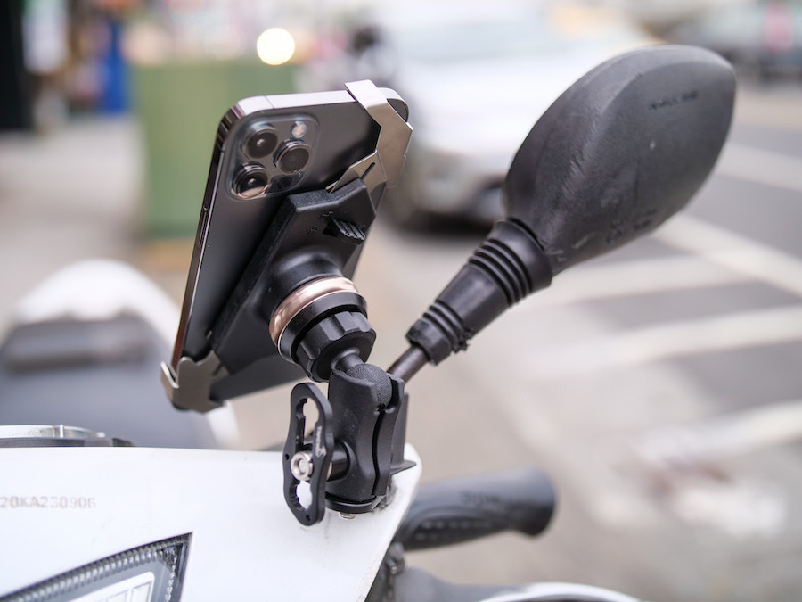 【機車族必備】開箱 TAKEWAY 黑隼Z 磁浮減震防盜手機架・最新版