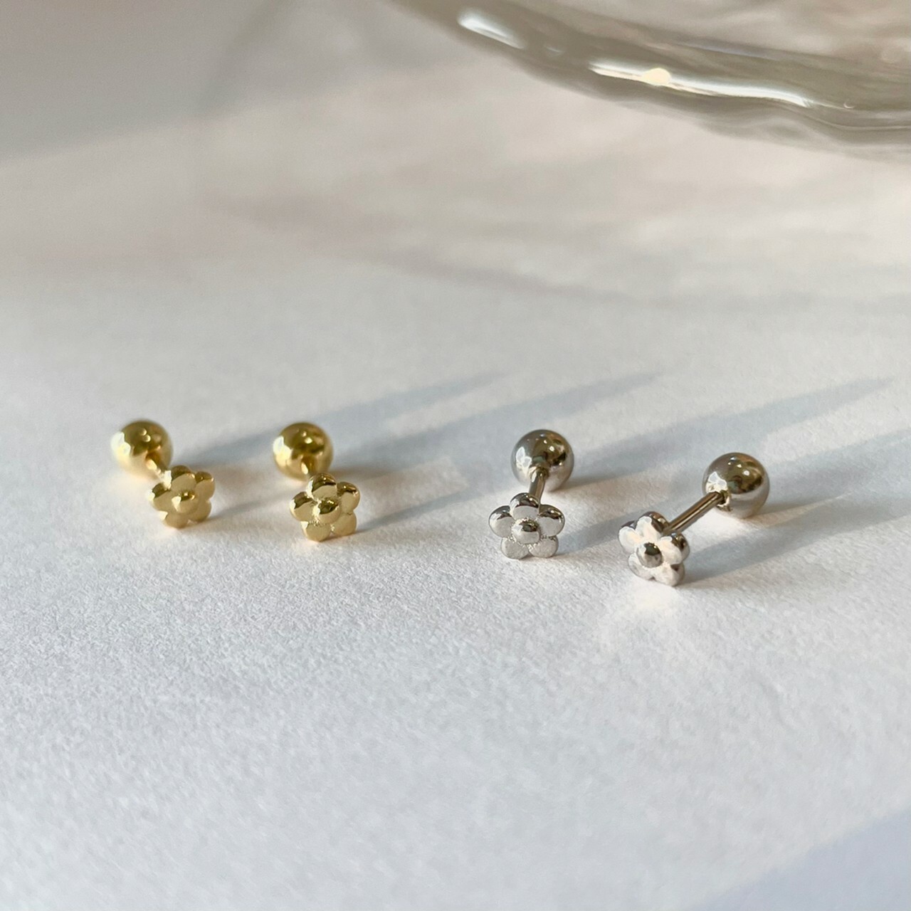 |簡約|甜蜜小花 • 轉珠耳環 • 純銀耳針 • 睡覺可戴 • 可碰水 S925