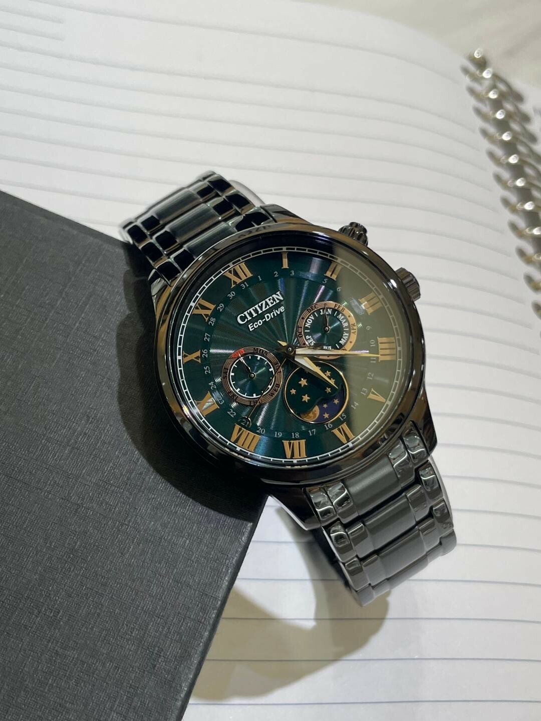【CITIZEN 星辰】經典月相盈虧光動能黑鋼帶男錶 AP1055-87X 42mm 現代鐘錶