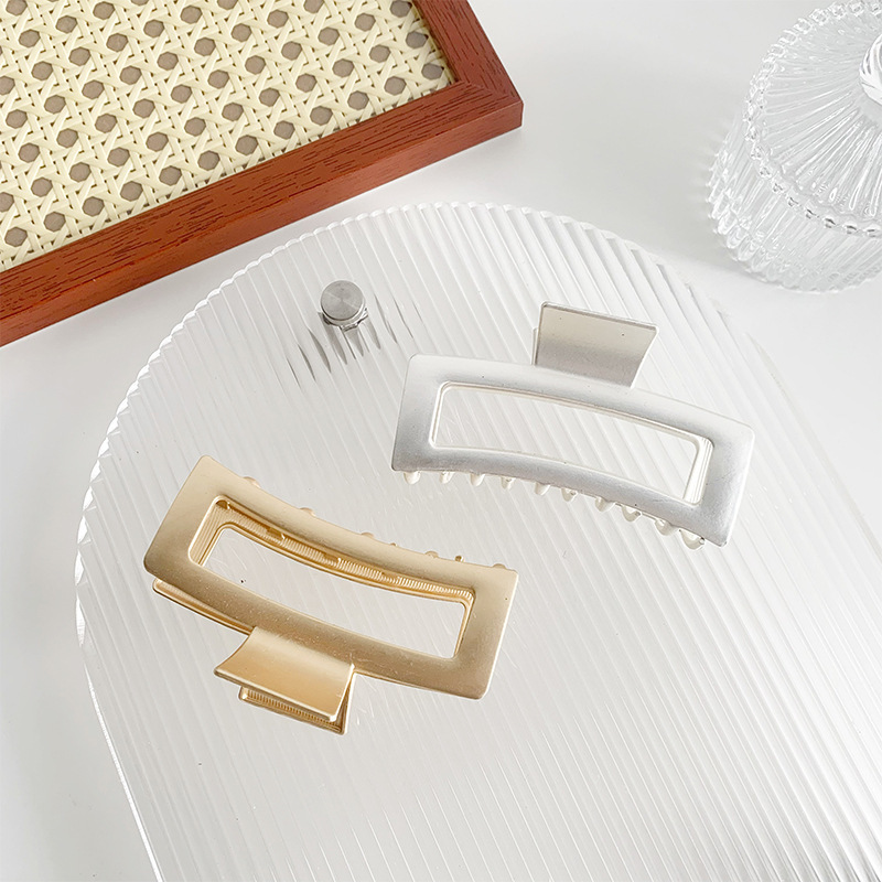 《1436》網美必備金屬珠珠鯊魚髮夾(款式隨機)