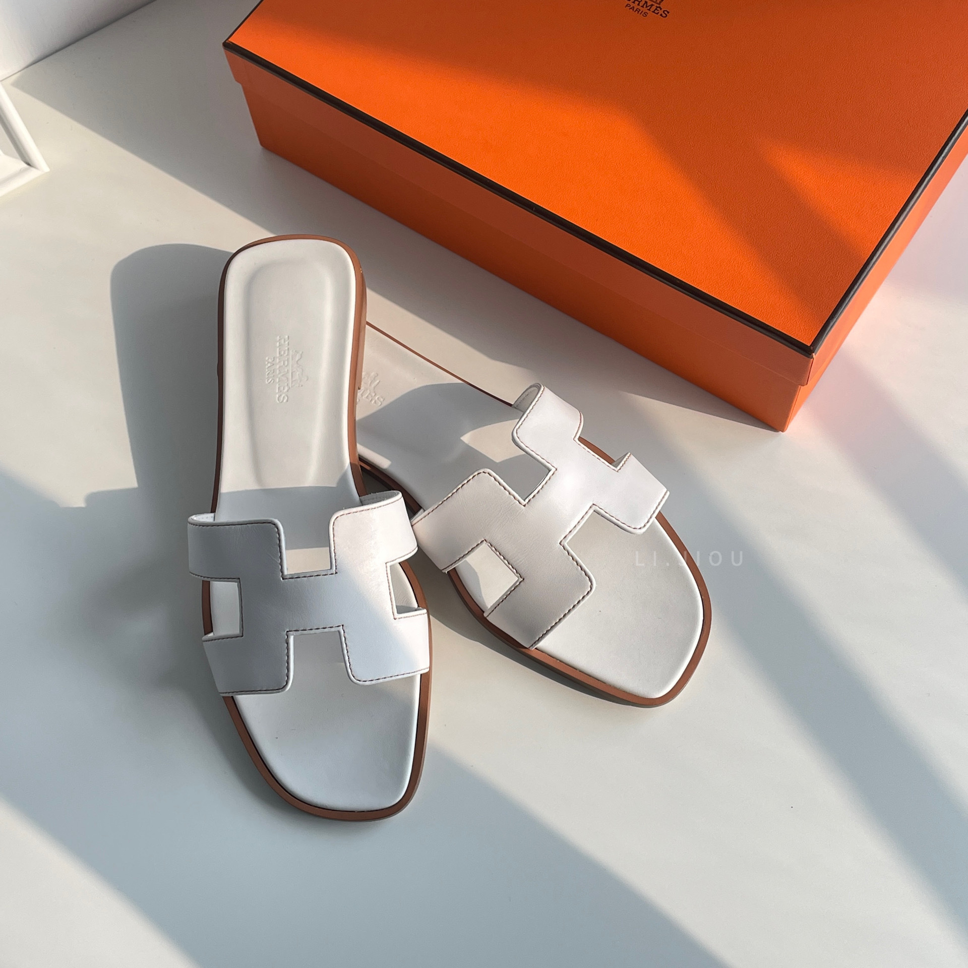 Hermes Oran H 拖鞋 小牛皮 仙女白色