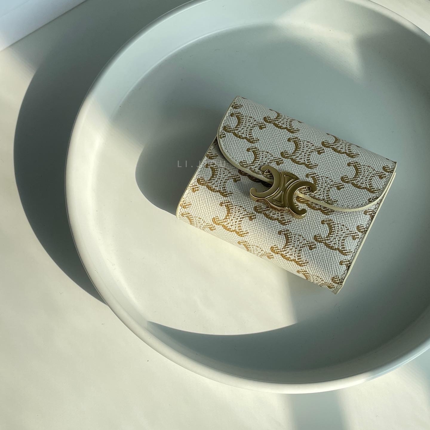 Celine Triomphe 奶油白老花三折短夾