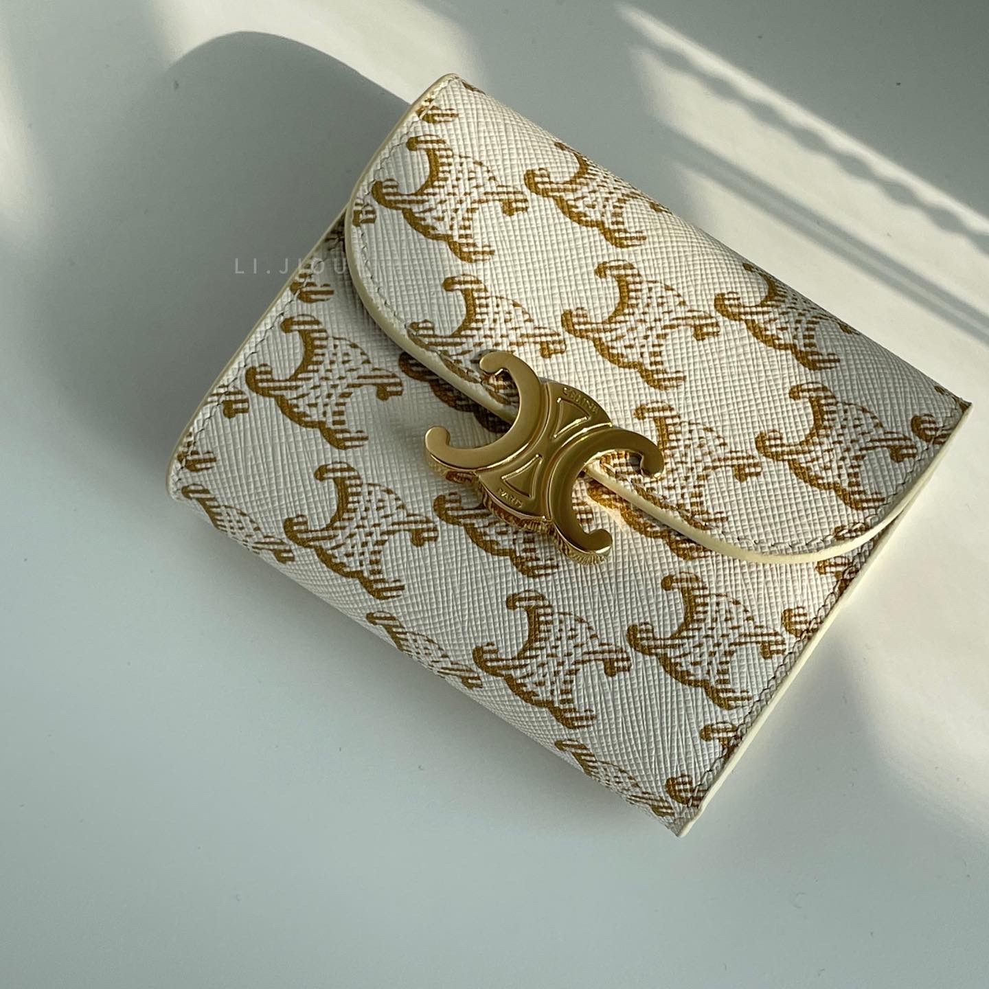 Celine Triomphe 奶油白老花三折短夾