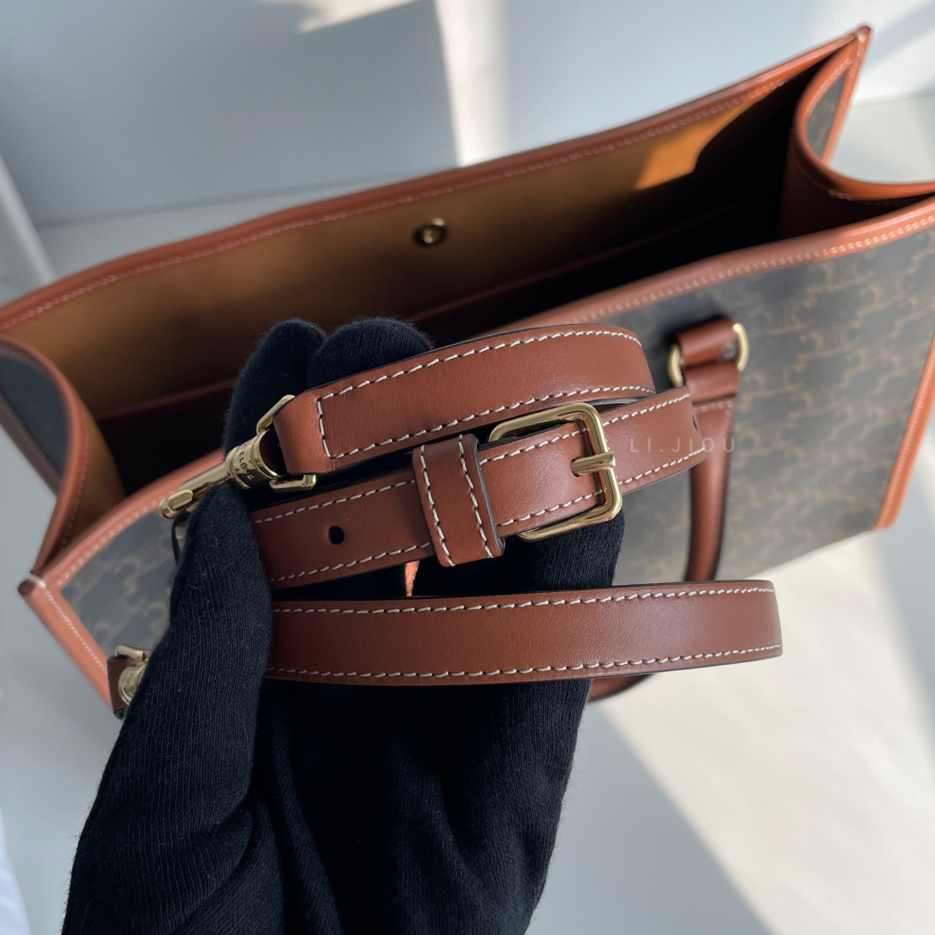 Celine Triomphe 橫式老花托特包