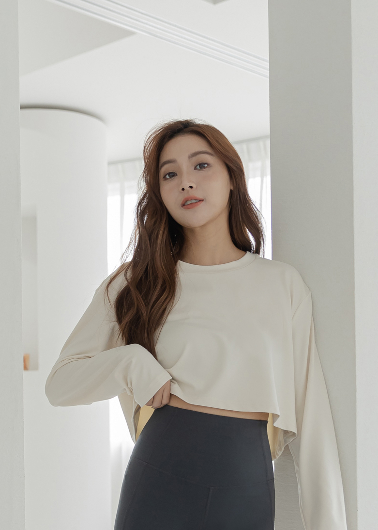 百搭親膚短版寬鬆上衣- Nude