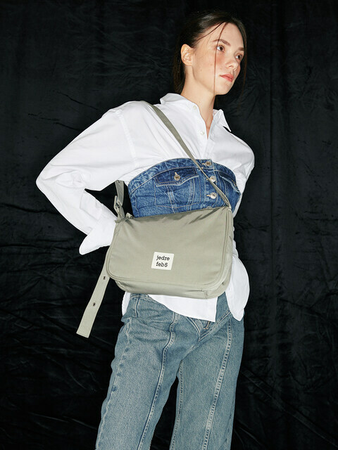 [JEDREFEB5] Slant Shoulder Bag ★大人気★ MUSINSA | JEDREFEB5 Slant Medium Shoulder Bag Black
