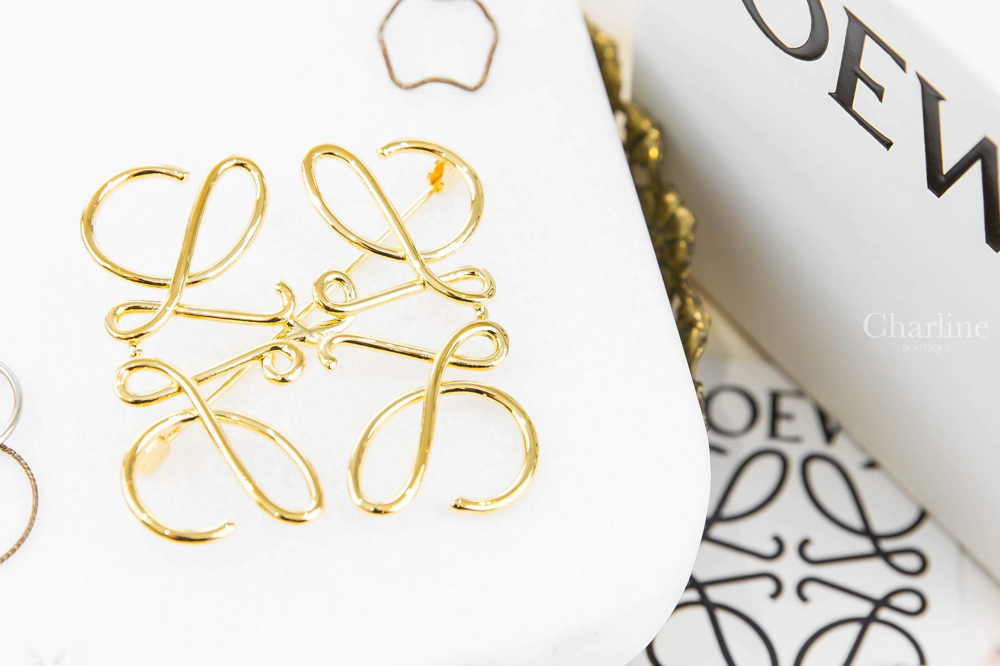 Loewe Anagram Brooch In Metal 金色 Logo 金屬胸針-Charline Boutique 精品代購