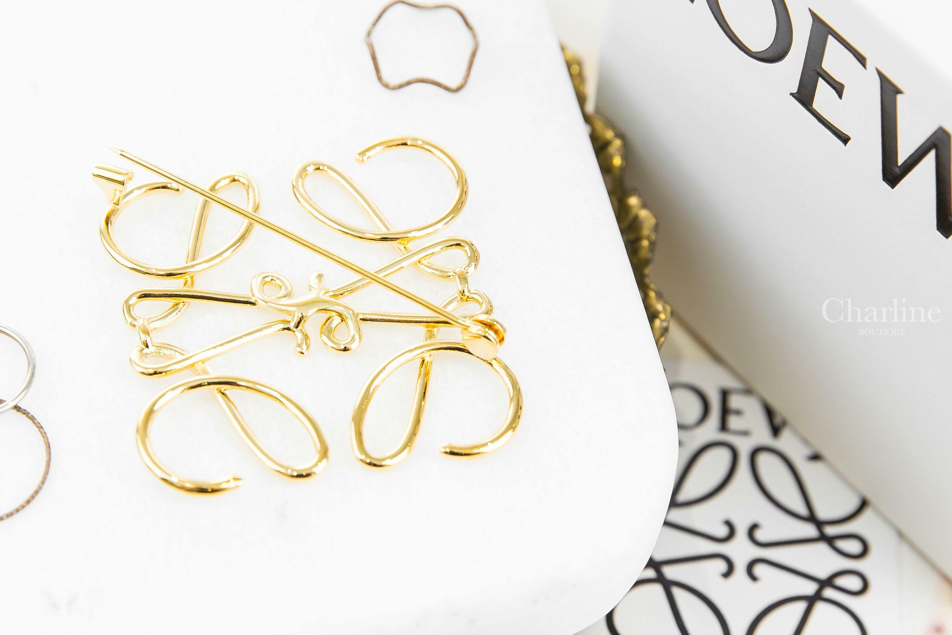 Loewe Anagram Brooch In Metal 金色 Logo 金屬胸針-Charline Boutique 精品代購