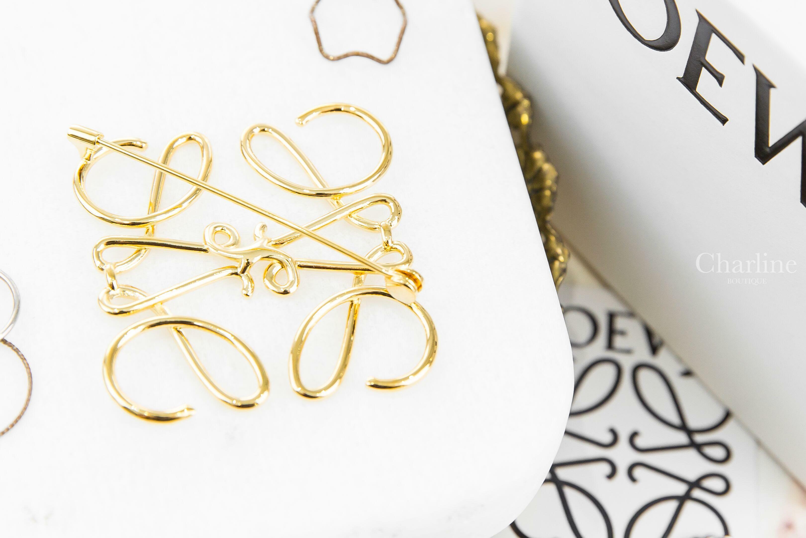 Loewe Anagram Brooch In Metal 金色 Logo 金屬胸針-Charline Boutique 精品代購