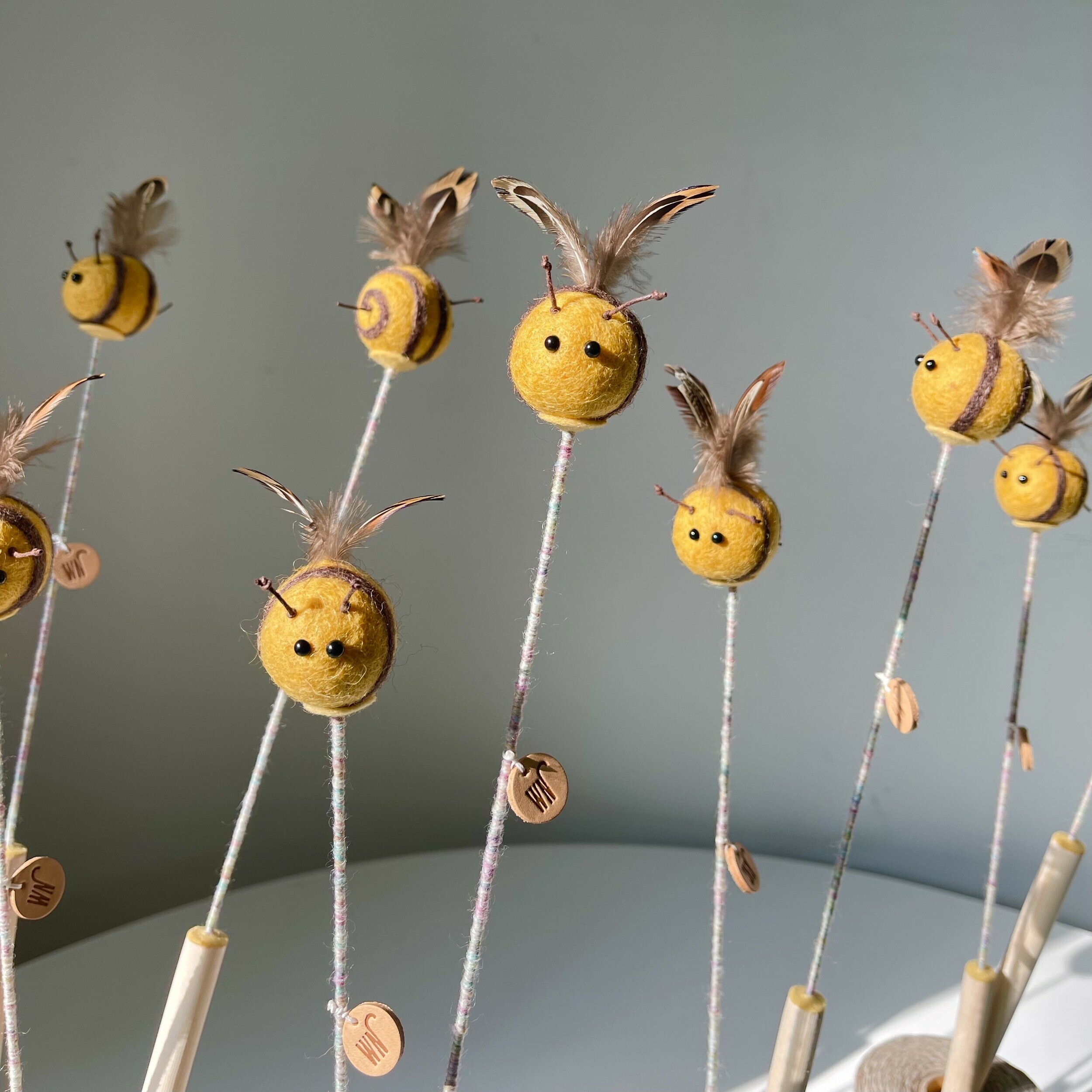 Wetnose - Cat toy - honeybee