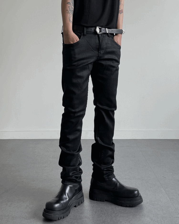 光澤感黑色塗層牛仔褲