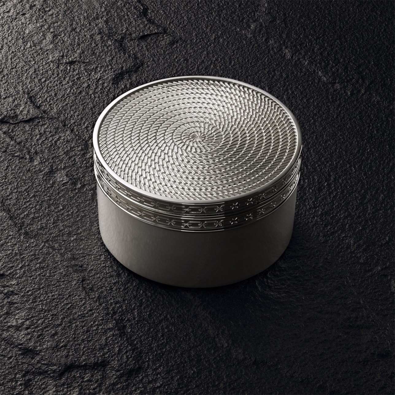 Wedgwood Vera Wang With Love Nouveau Silver Treasure Box