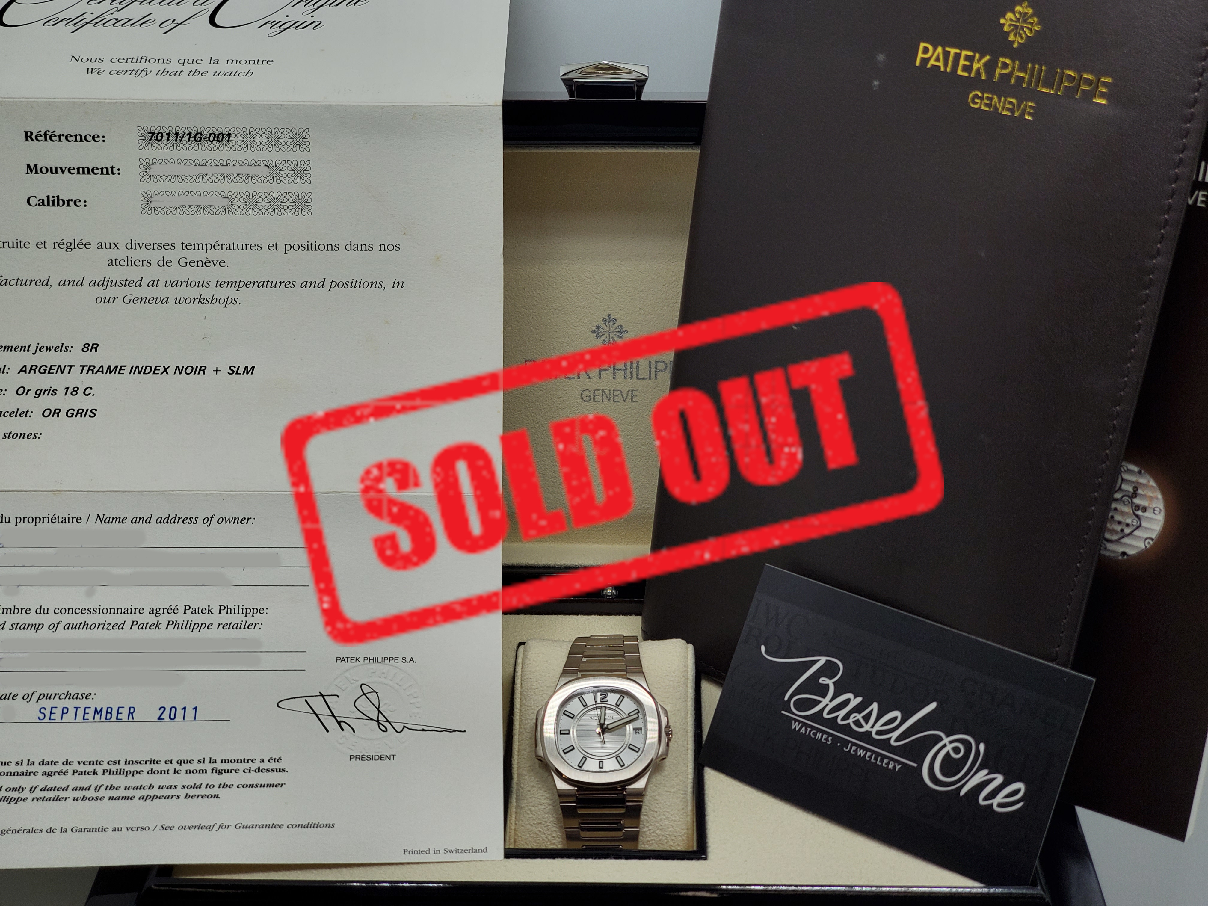 PRE-OWNED PATEK 7011/1G-001 WHITE DIAL NAUTILUS WHITE GOLD 32 MM