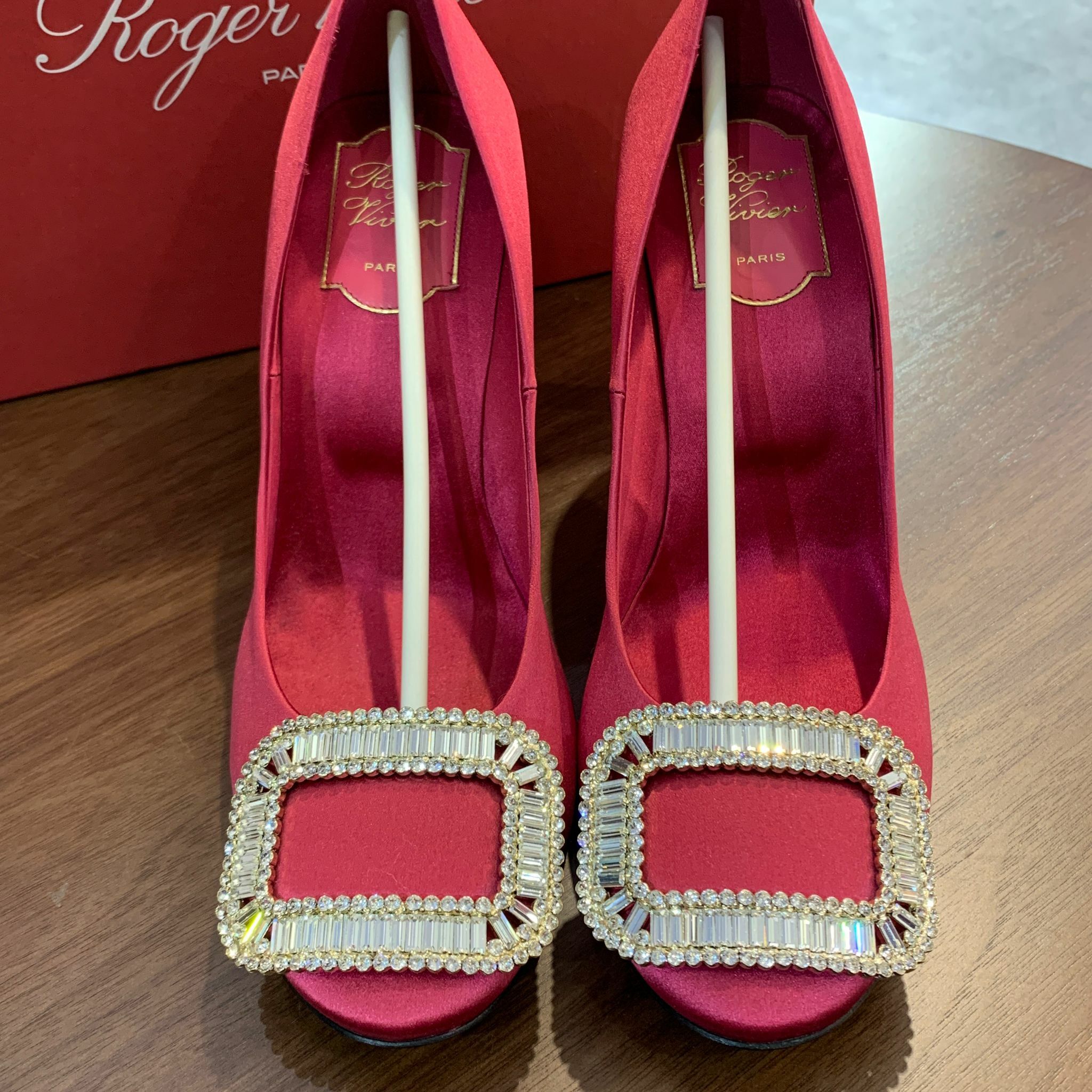 全新RV 高跟鞋38.5碼 緞紅色真絲/水鑽扣 Roger Vivier Limelight#BRAND NEW #香榭站正品