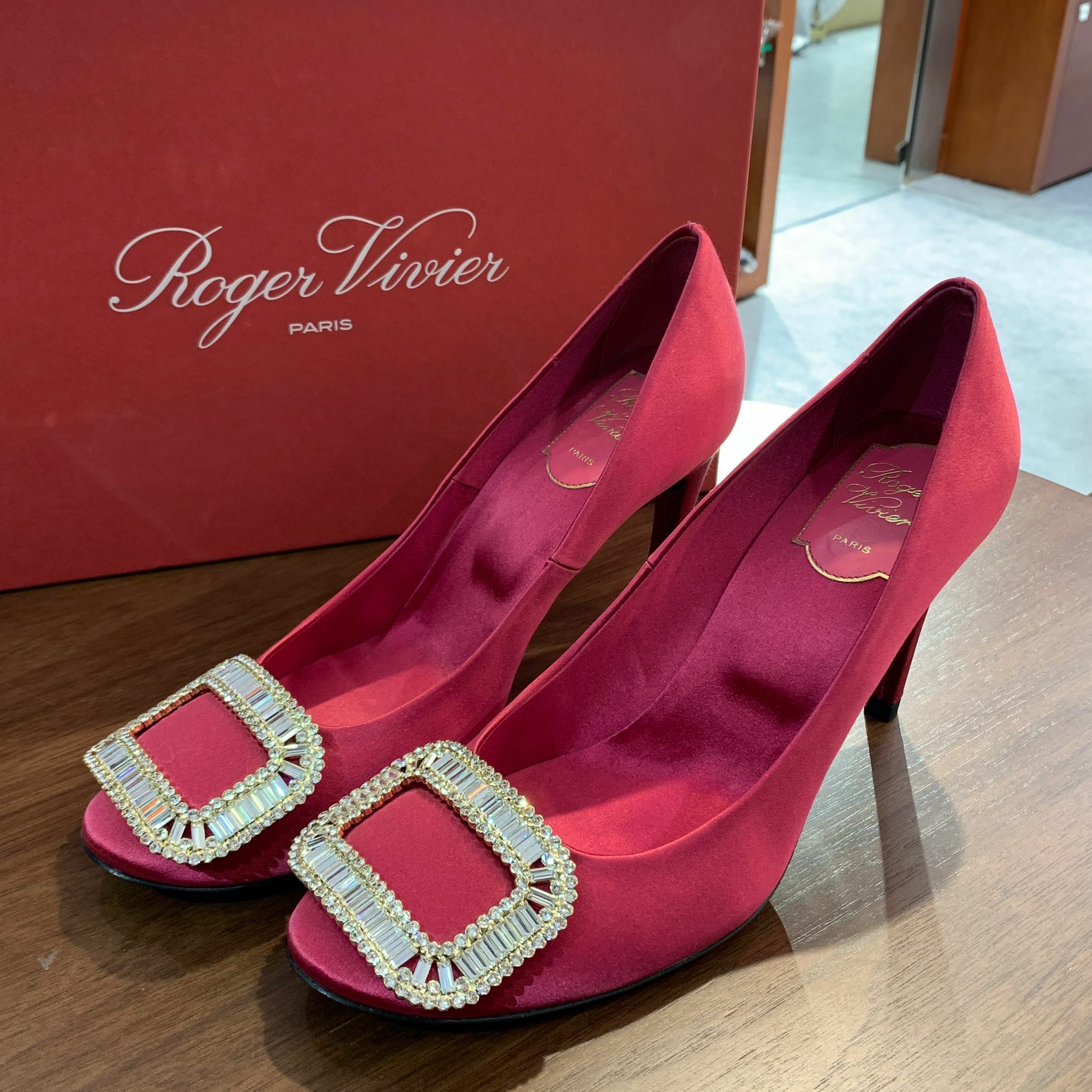 全新RV 高跟鞋38.5碼 緞紅色真絲/水鑽扣 Roger Vivier Limelight#BRAND NEW #香榭站正品