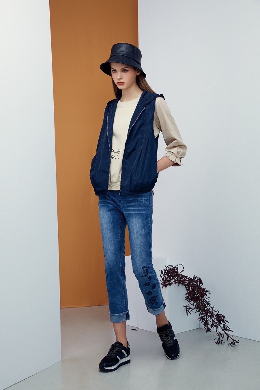 個性字母摺管九分褲R6651