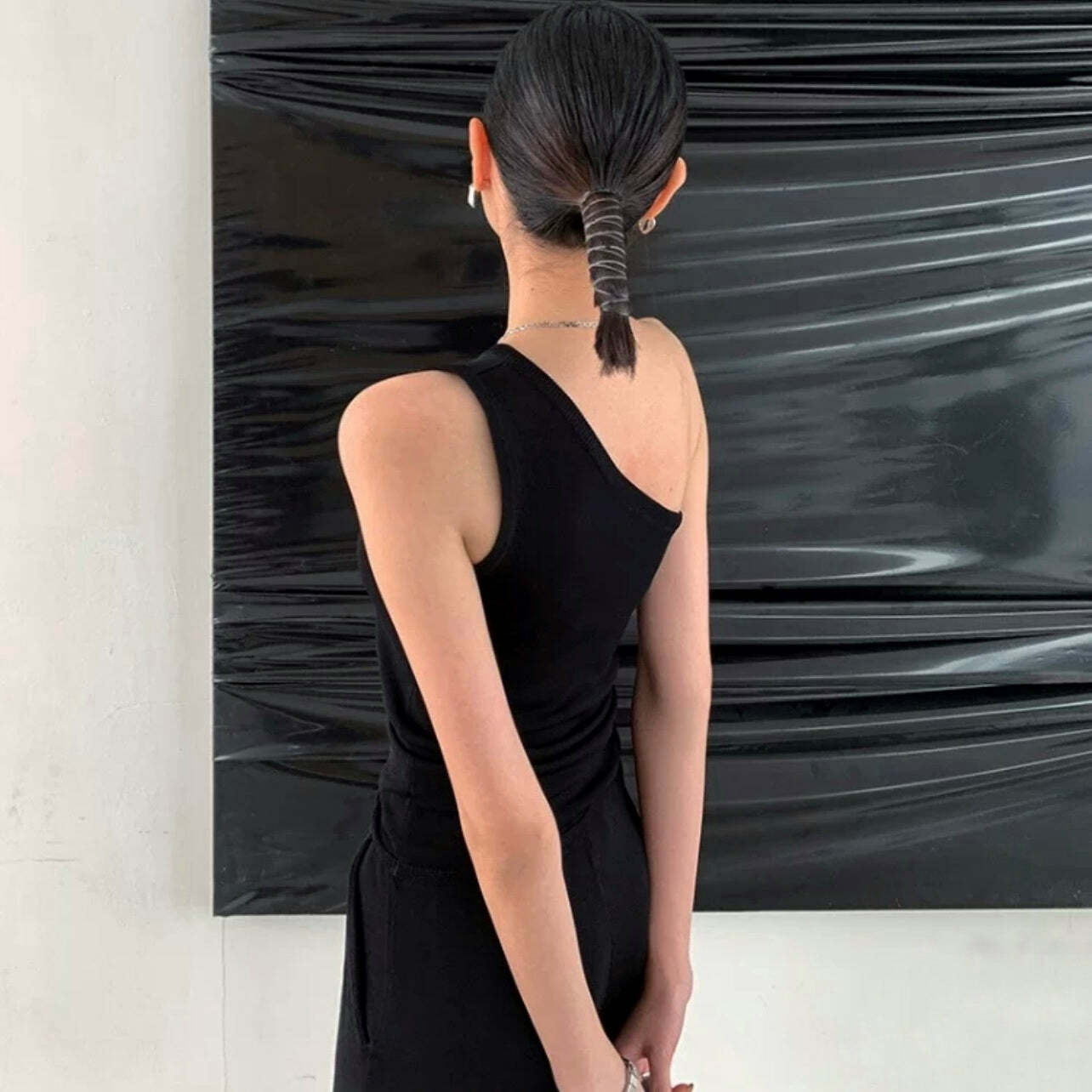 LIVE: XD001122 Capri One Shoulder Tank