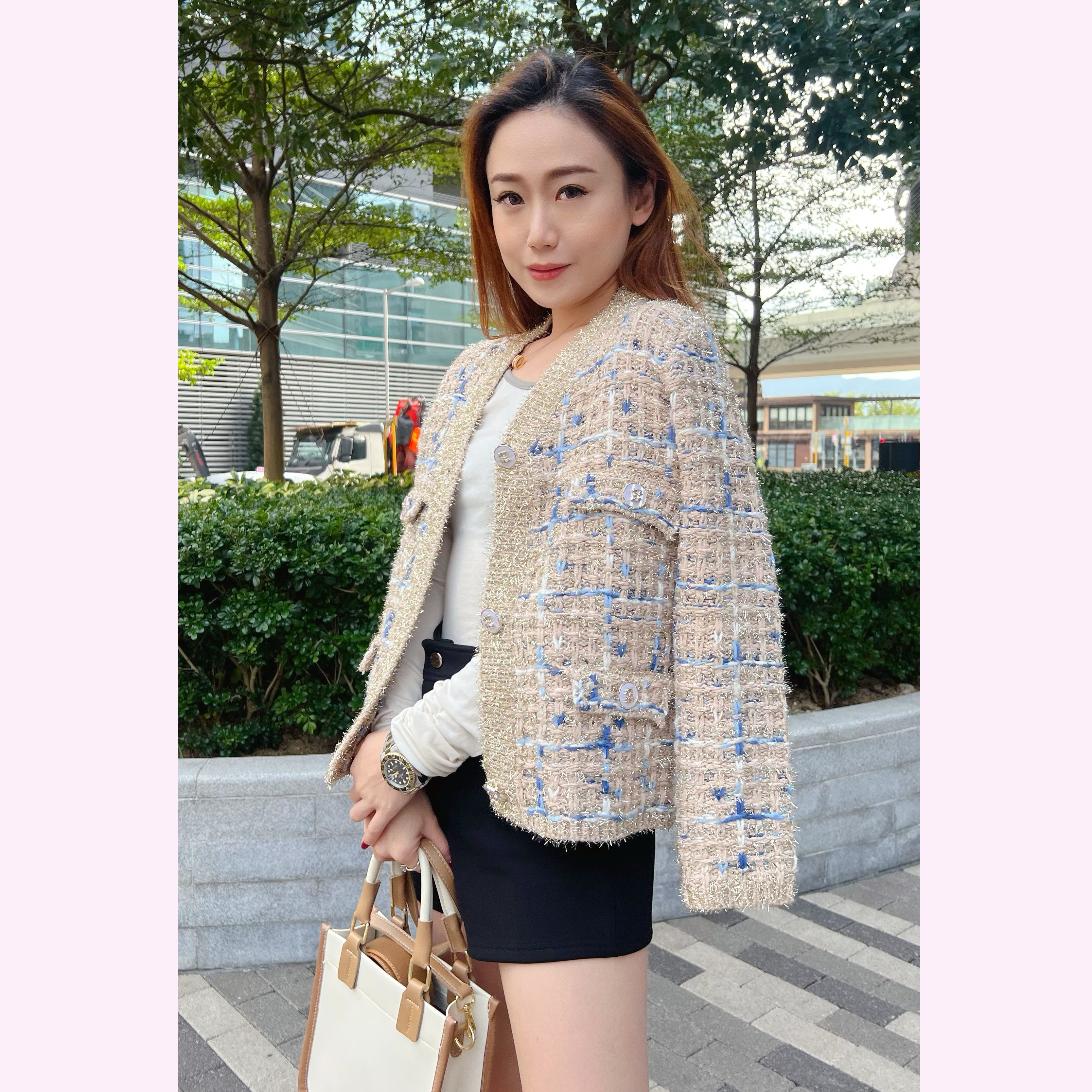 LIVE: JK22W1231 金閃閃小香格紋貝殼蝴蝶結鈕外套