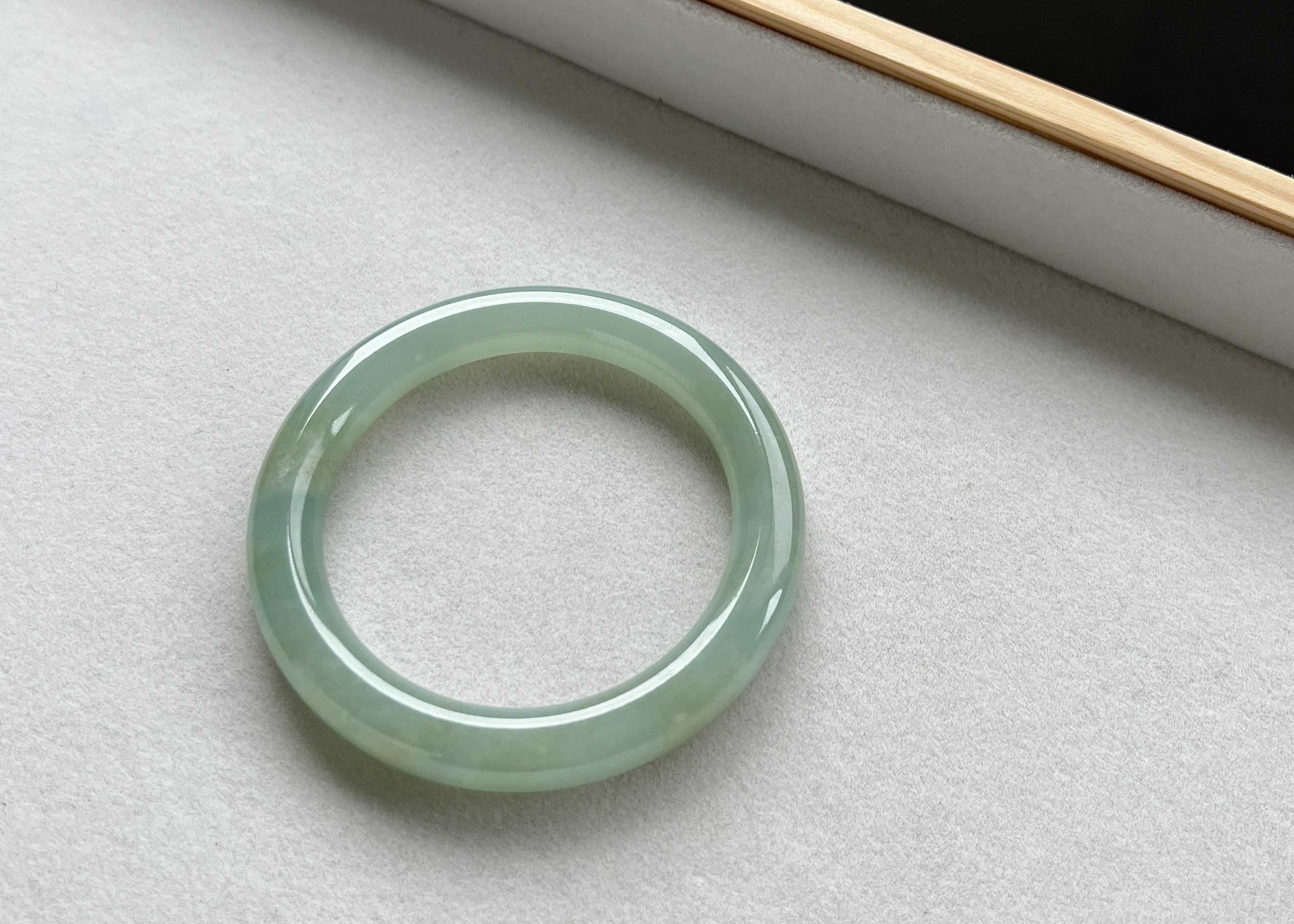 極美湖水綠圓骨鐲