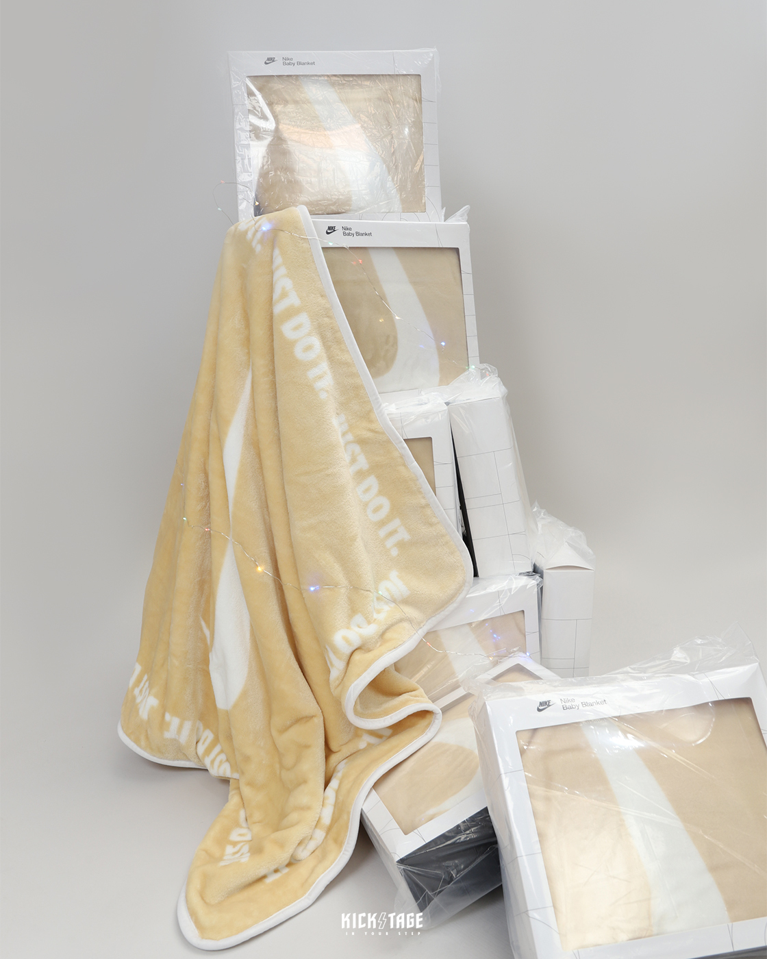NIKE NSW BLANKET 奶油黃 大勾 毛絨 毛毯 寶寶毯 地毯 蓋毯 家飾【NY2243014NX2I】NKFUR
