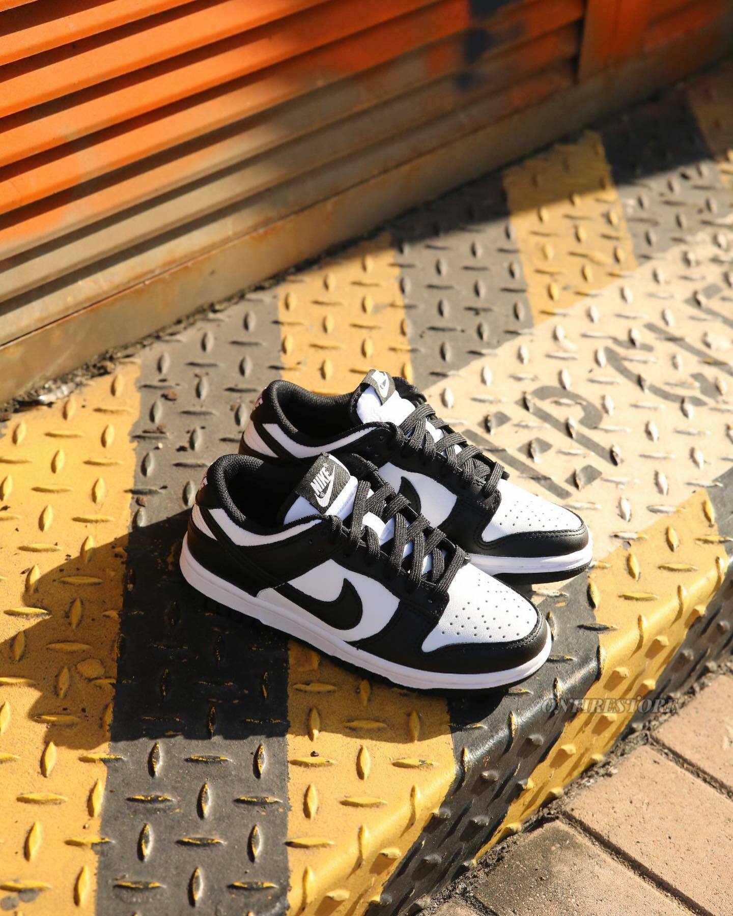 {現貨} Nike Dunk Low "Black/White" Womens