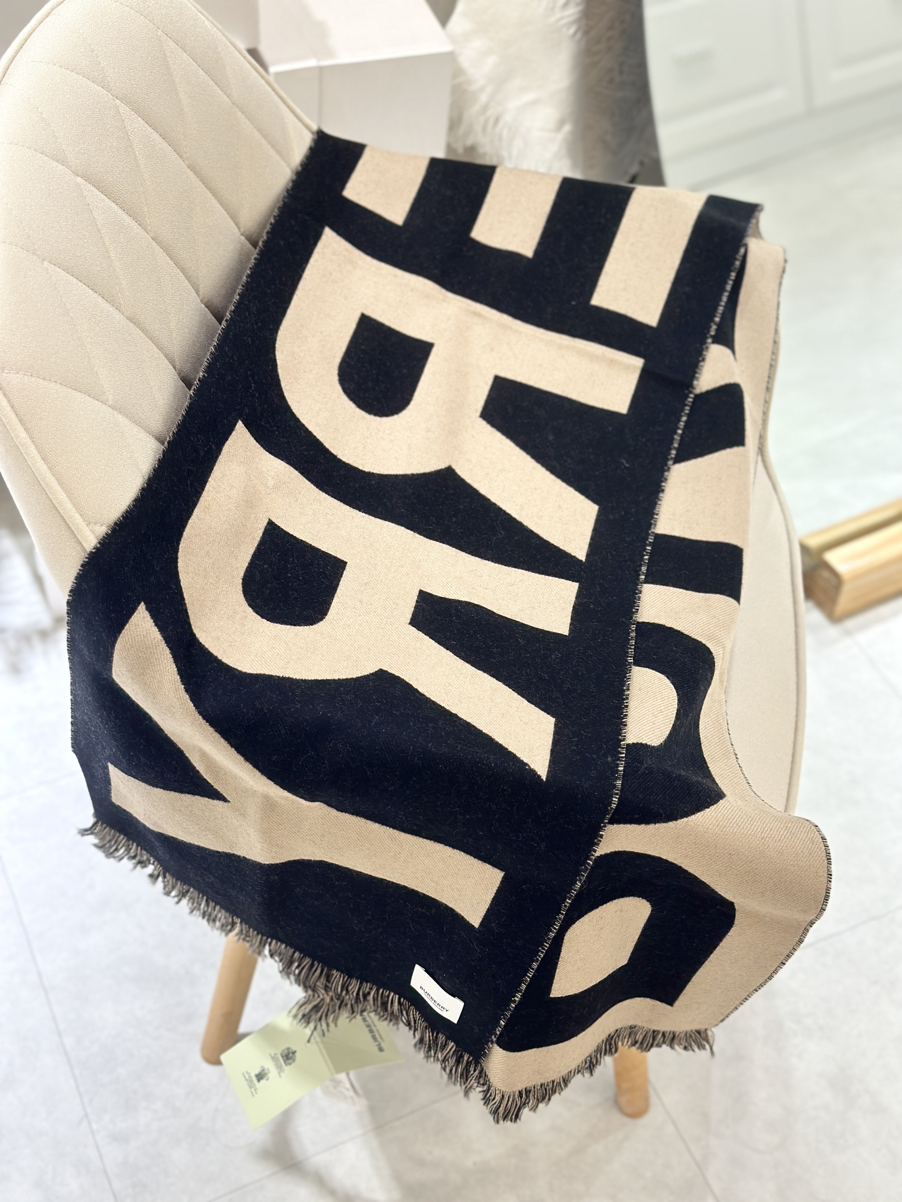 BURBERRY Logo Wool Jacquard Scarf