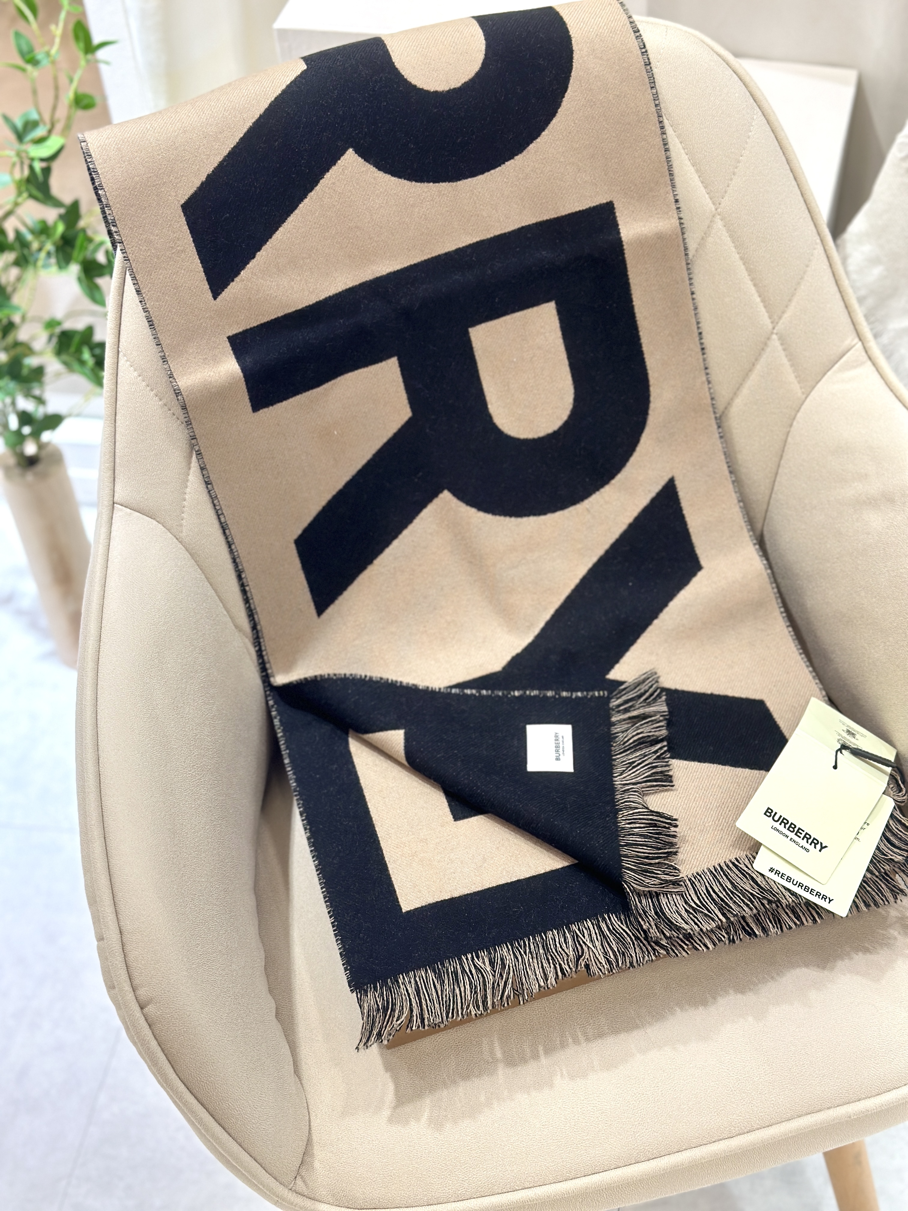 BURBERRY Logo Wool Jacquard Scarf