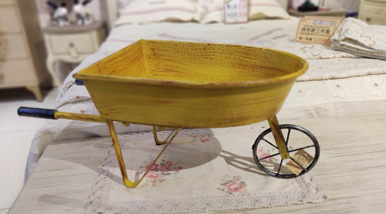 黃色田園小推車