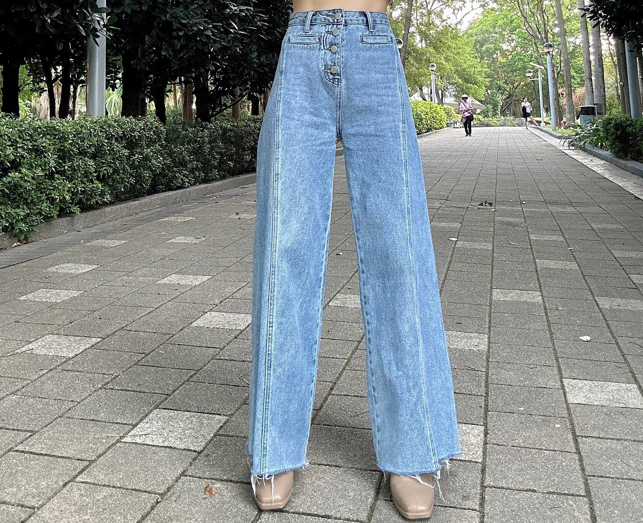 高腰四鈕闊腳牛仔褲