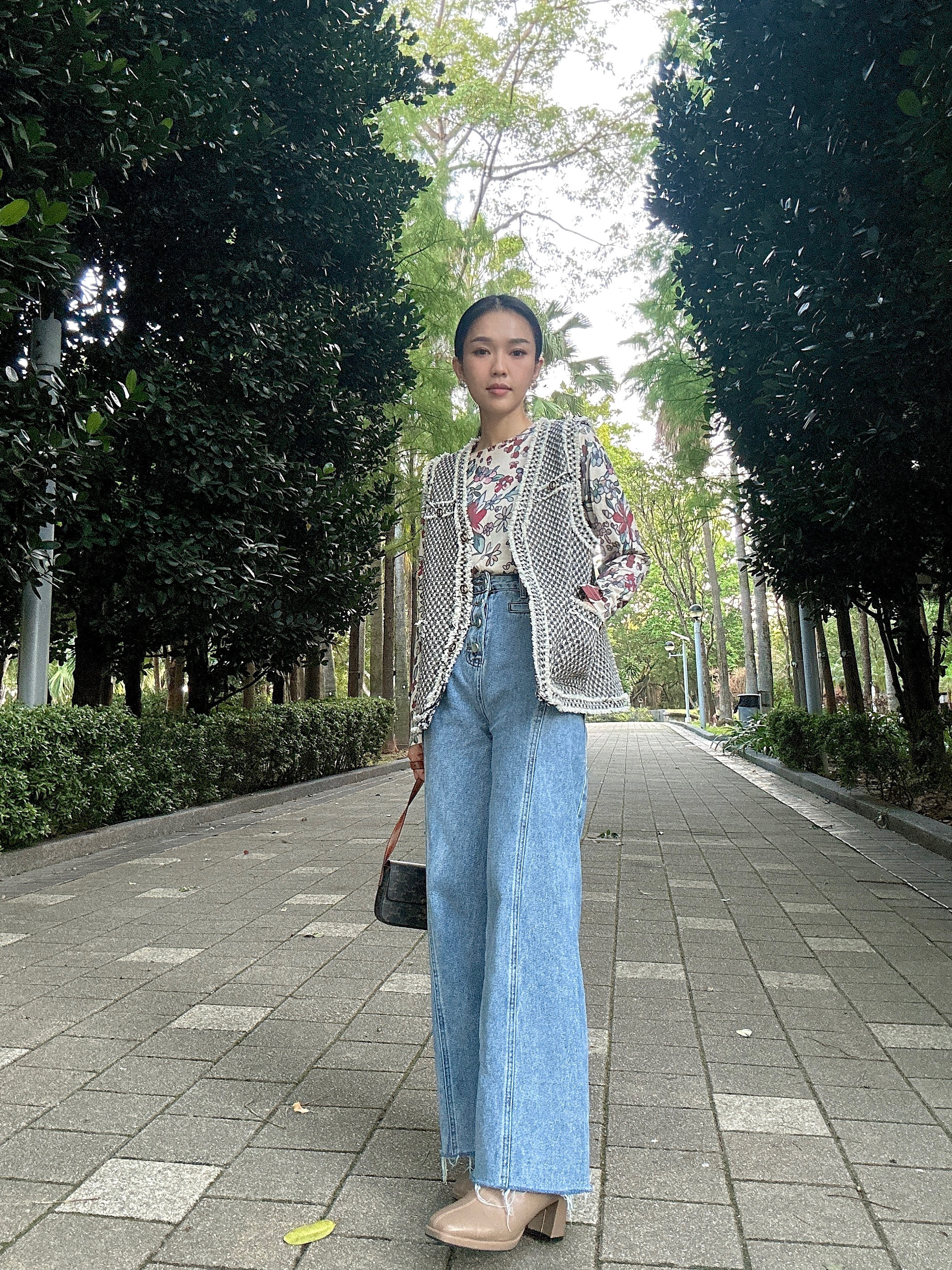 高腰四鈕闊腳牛仔褲