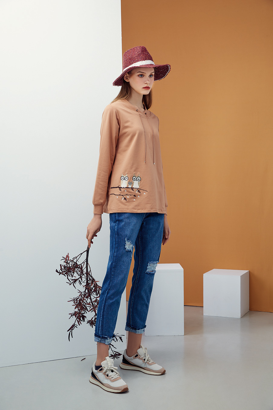 優雅貓頭鷹造型領修身棉T R6622