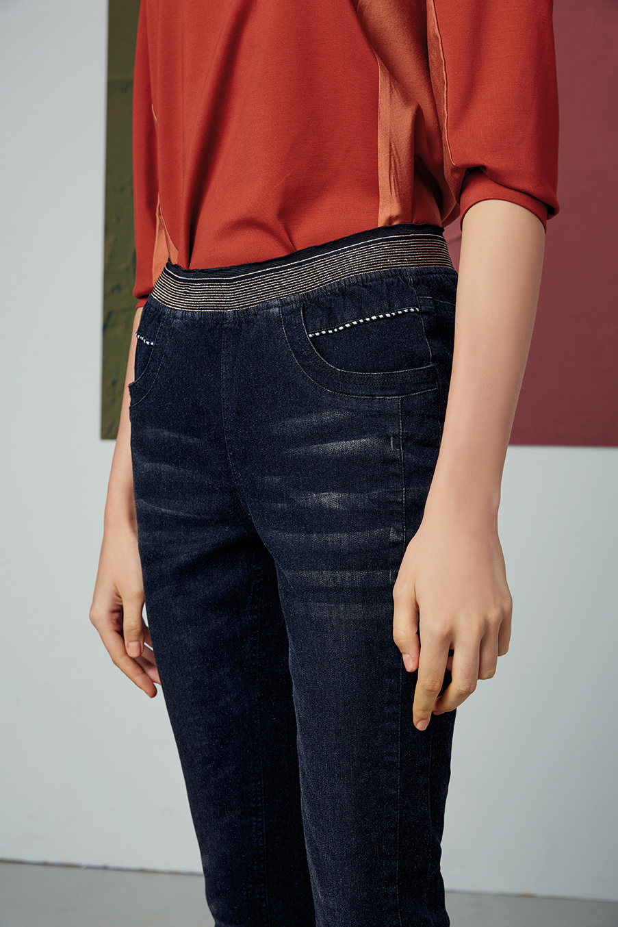 黑色復古金蔥繡線設計緊身牛仔褲R6661