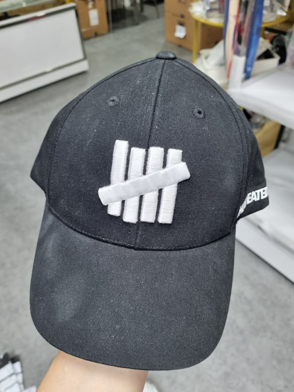 [S] MODERNWORKS UNDEFEATED FRONT EMBROIDERED LOGO CAP,BLACK, UDF21FWCAP001-BK (SMW77)